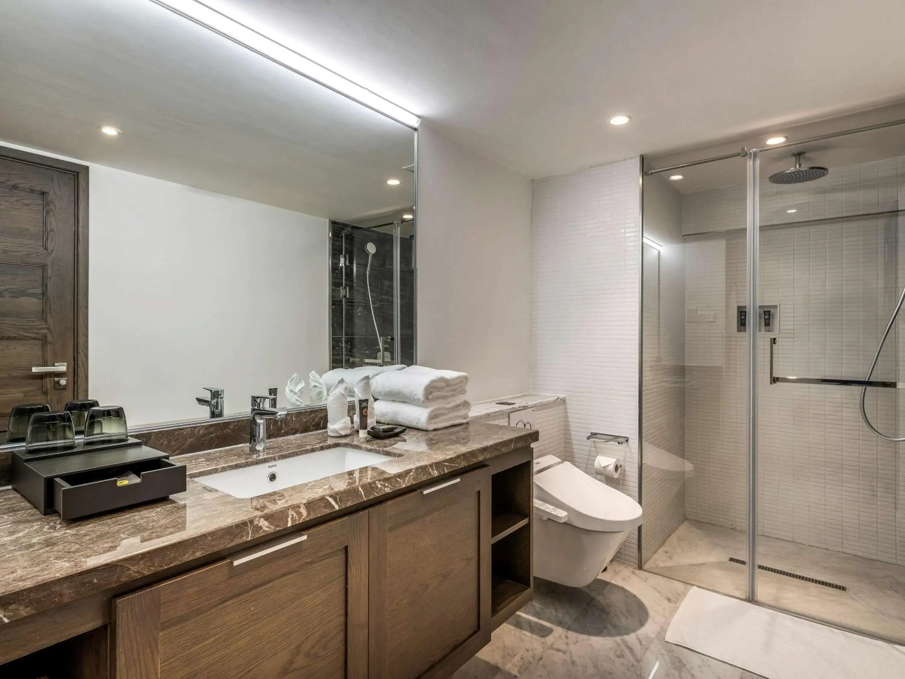 Photo of the whole room, Bathroom in Novotel Suites Shanghai Hongqiao