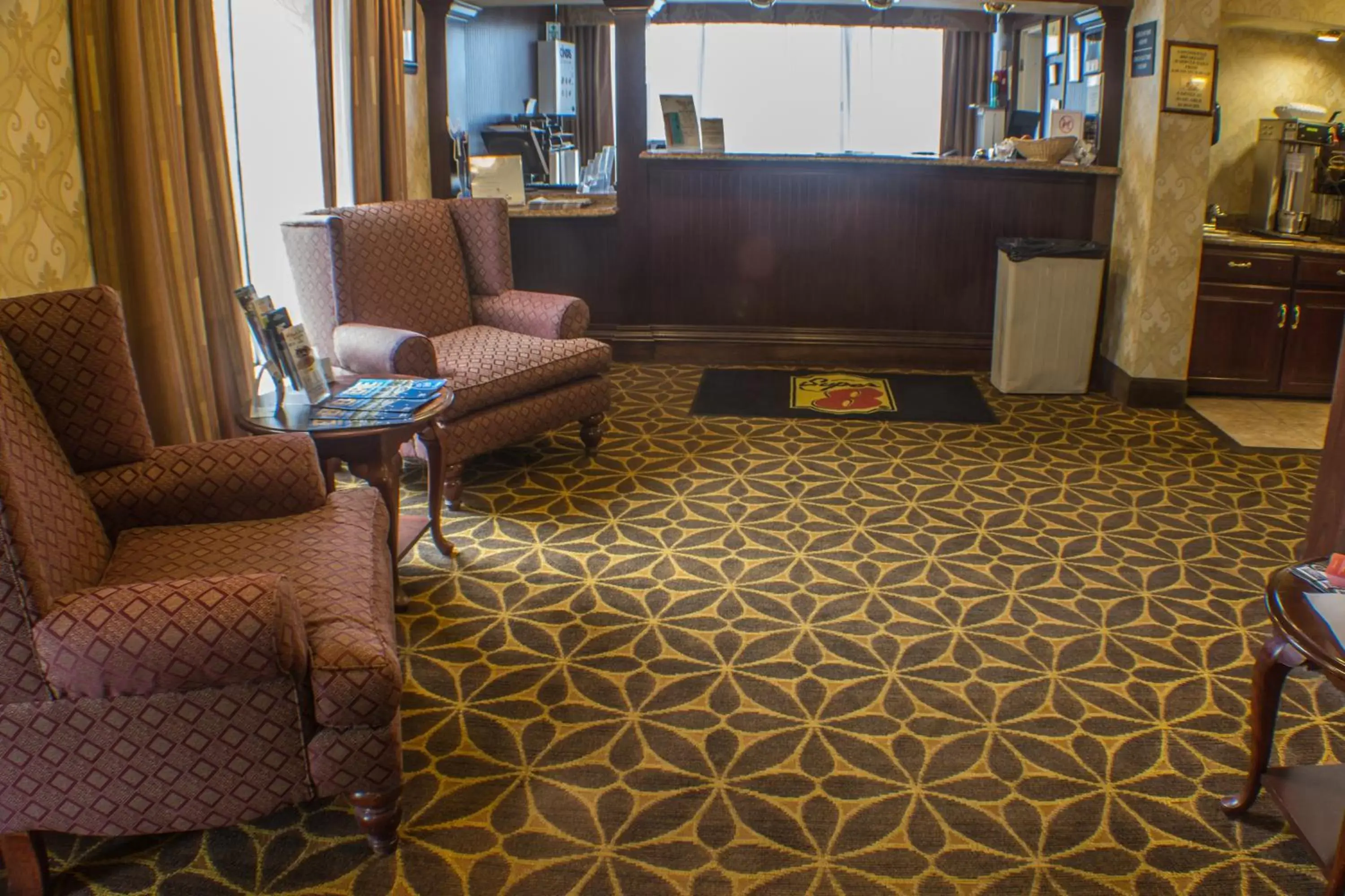 Lobby or reception, Seating Area in Super 8 by Wyndham Erie/I 90