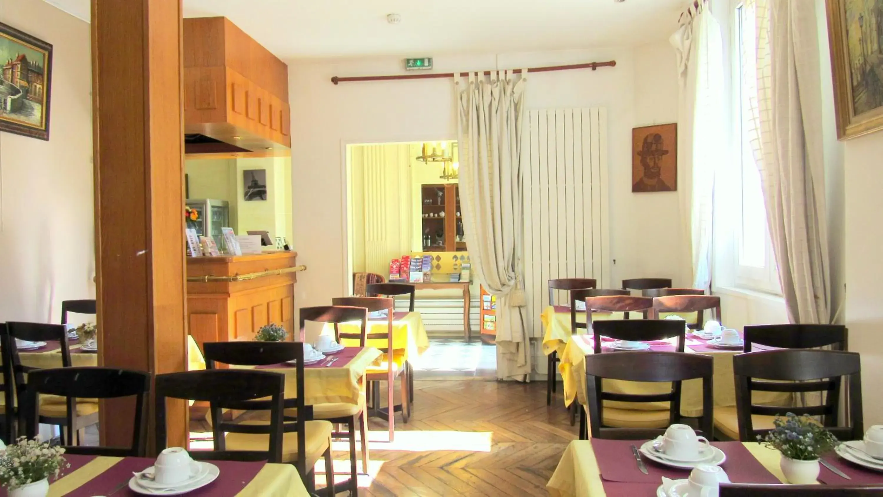 Area and facilities, Restaurant/Places to Eat in Hotel Du Square D'Anvers