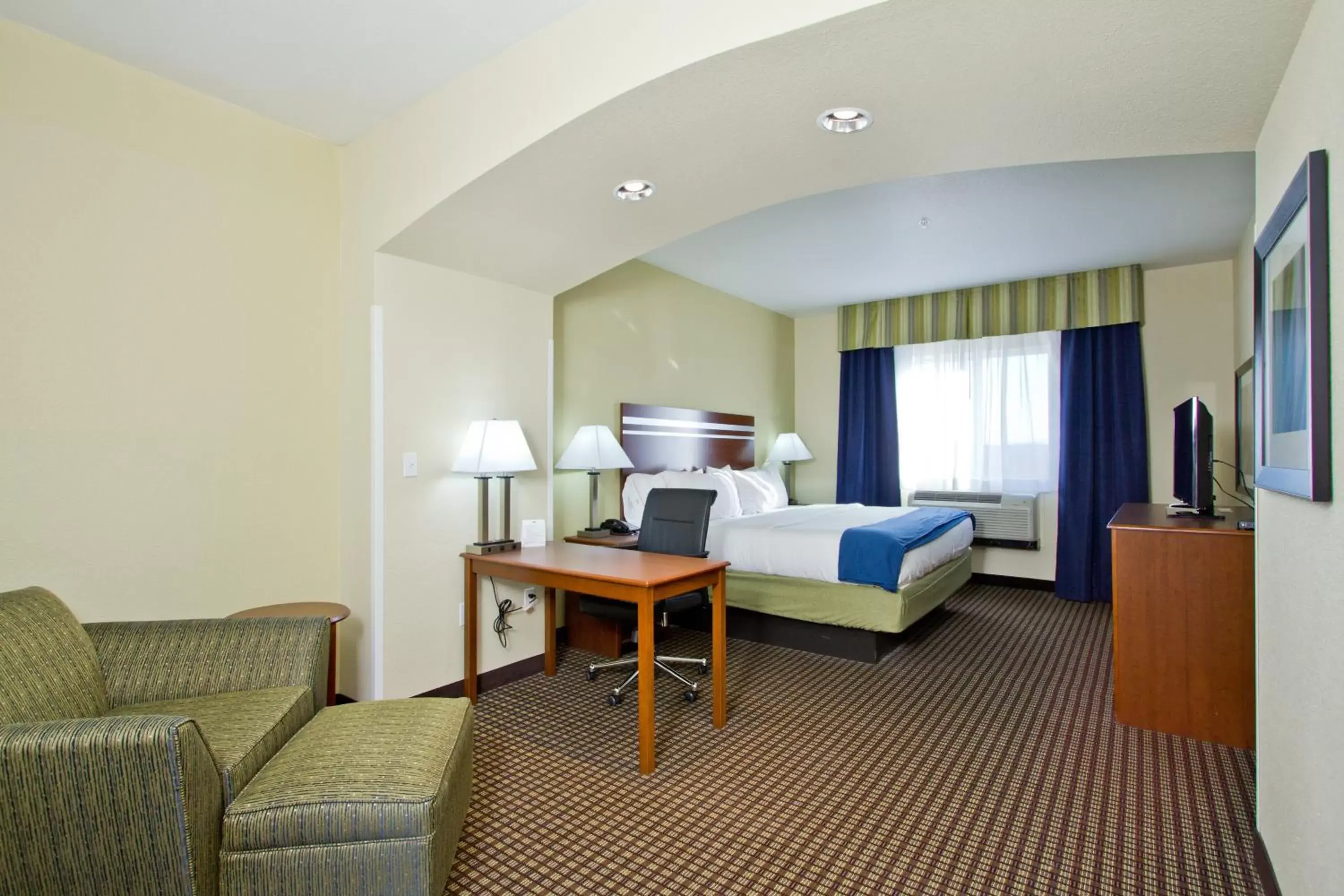 Photo of the whole room in Holiday Inn Express and Suites Denver East Peoria Street, an IHG Hotel