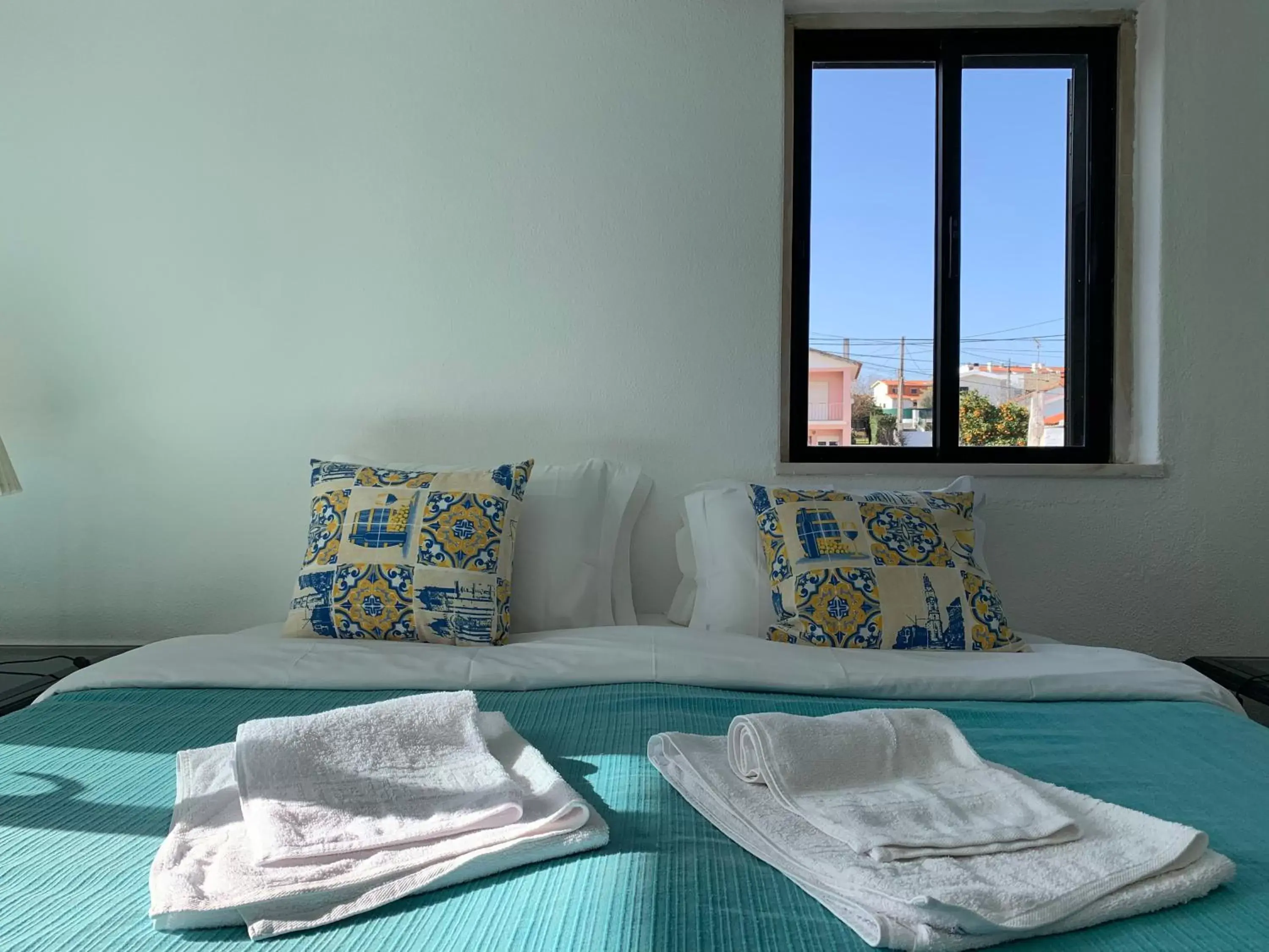 Double Room with Private Bathroom in Manelisa Cascais