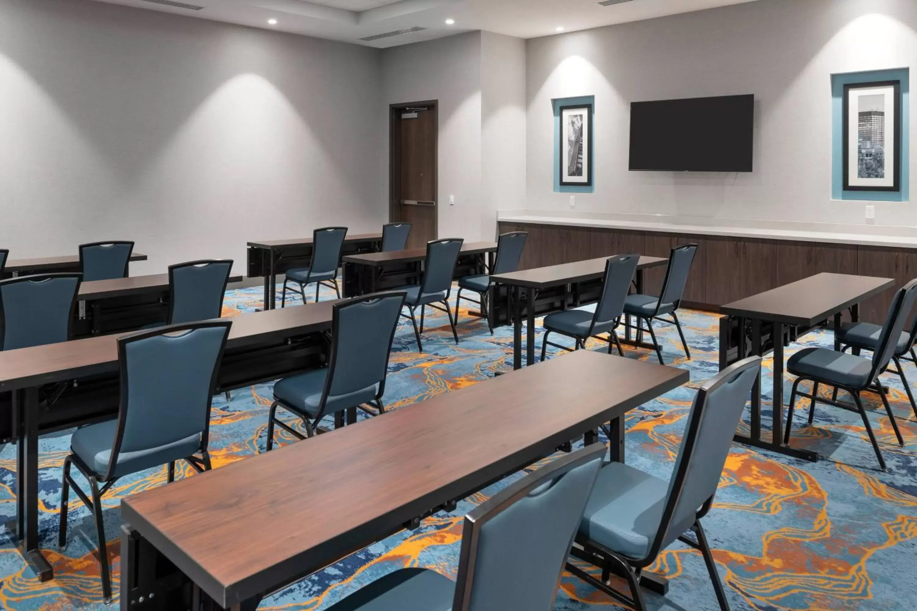 Meeting/conference room, Restaurant/Places to Eat in Residence Inn by Marriott Manchester Downtown