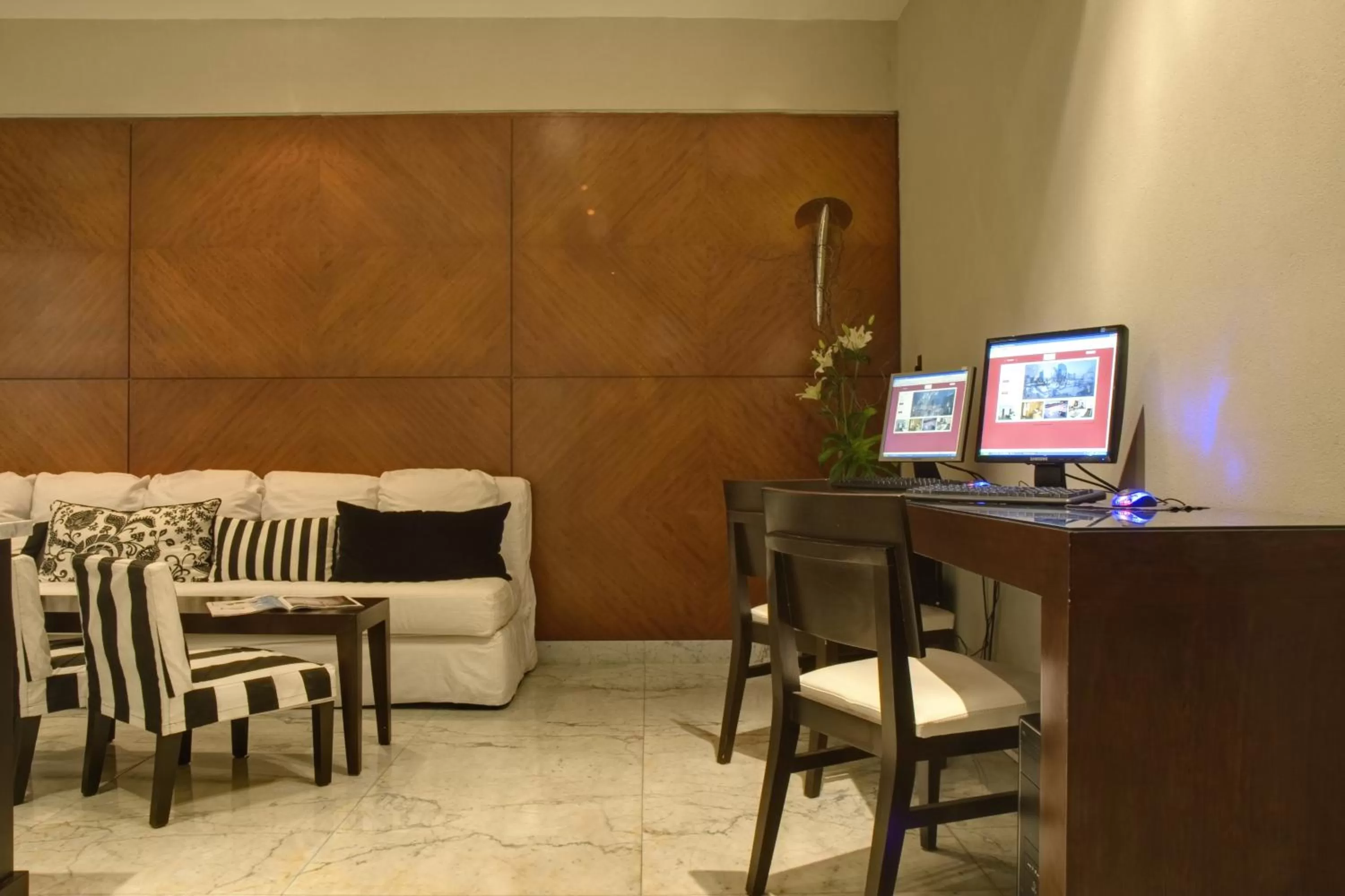 Business facilities in Broadway Hotel & Suites