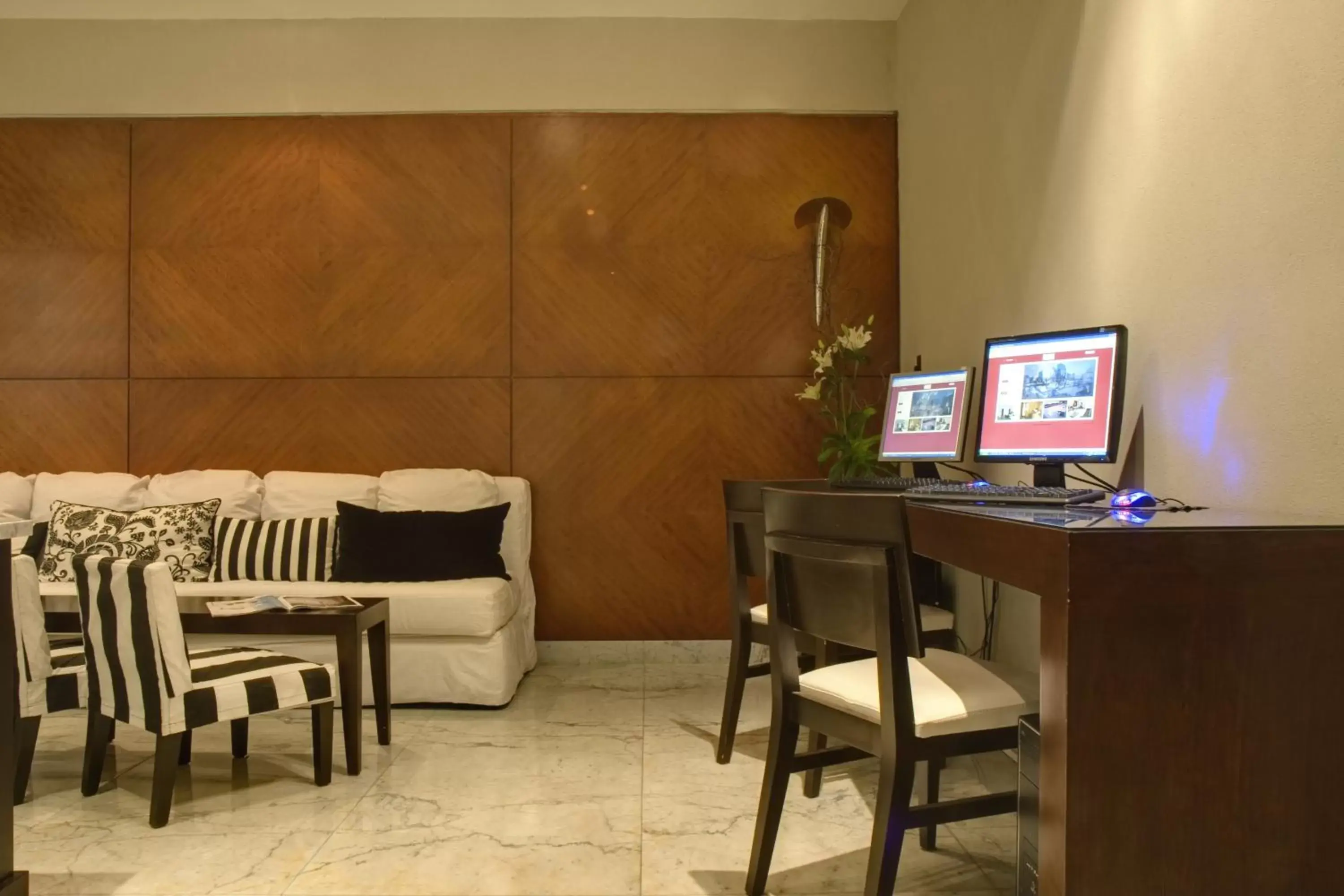Business facilities in Broadway Hotel & Suites
