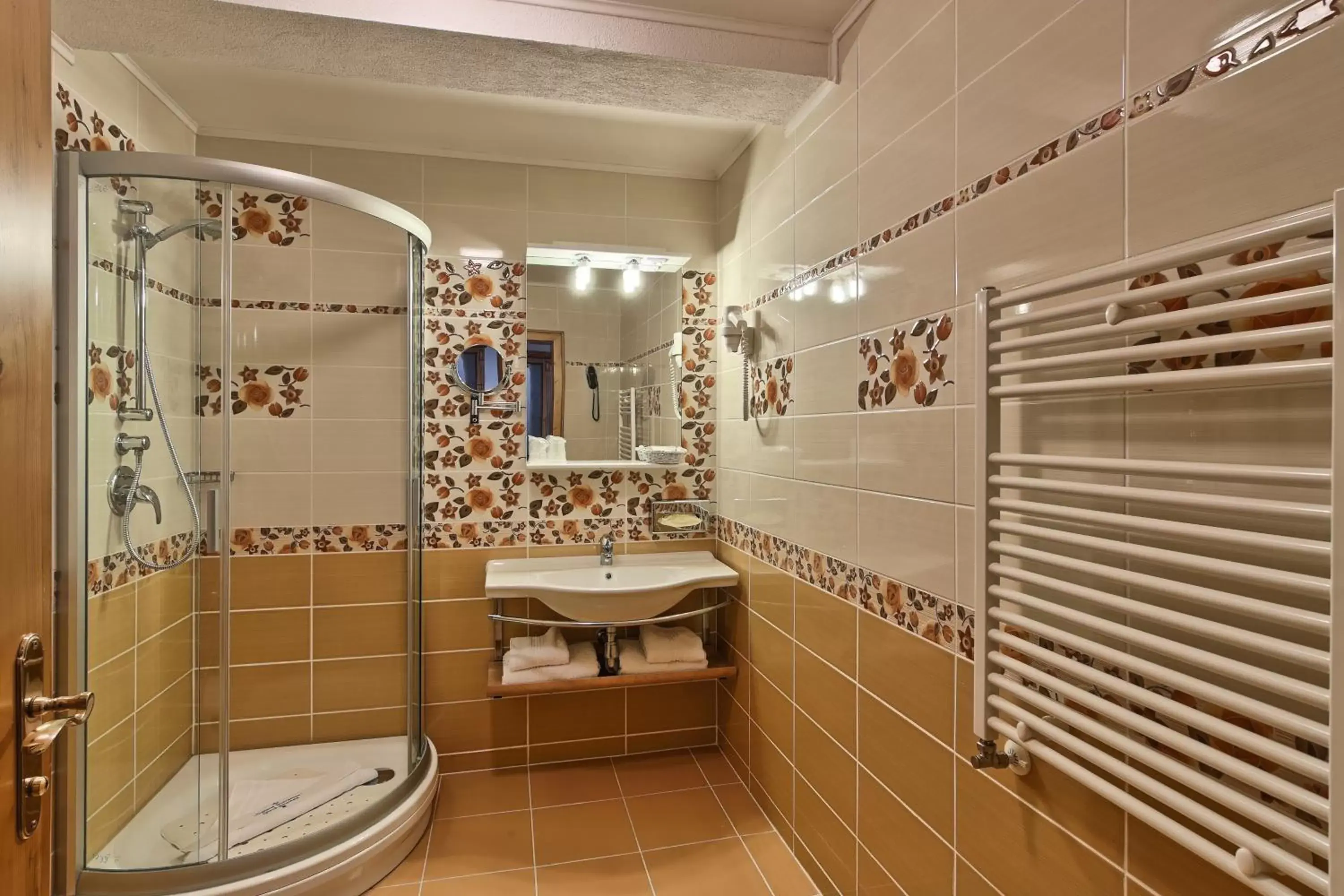 Bathroom in Mercure Sighisoara Binderbubi Hotel & Spa