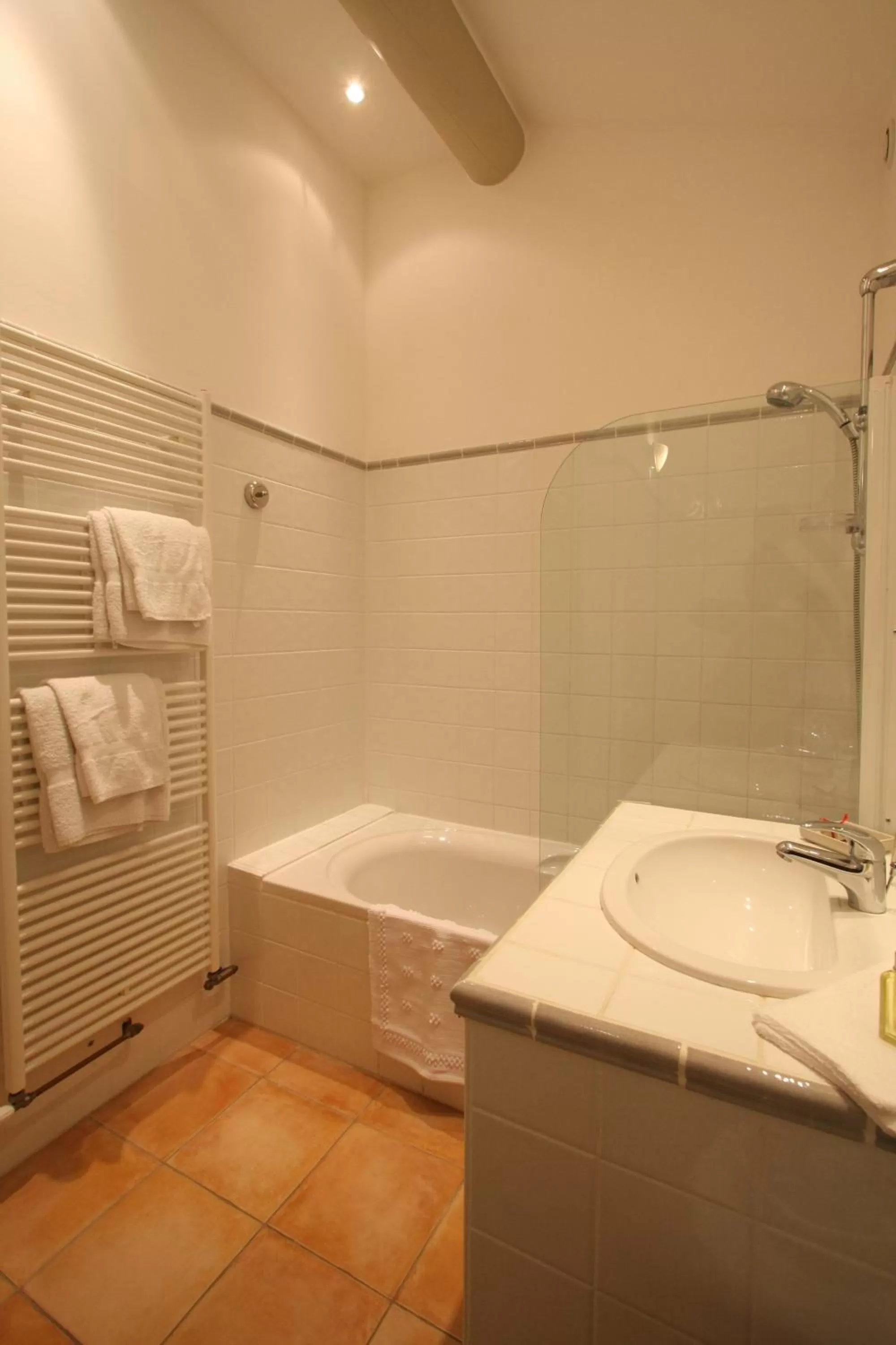 Bathroom in Mas des Tourterelles