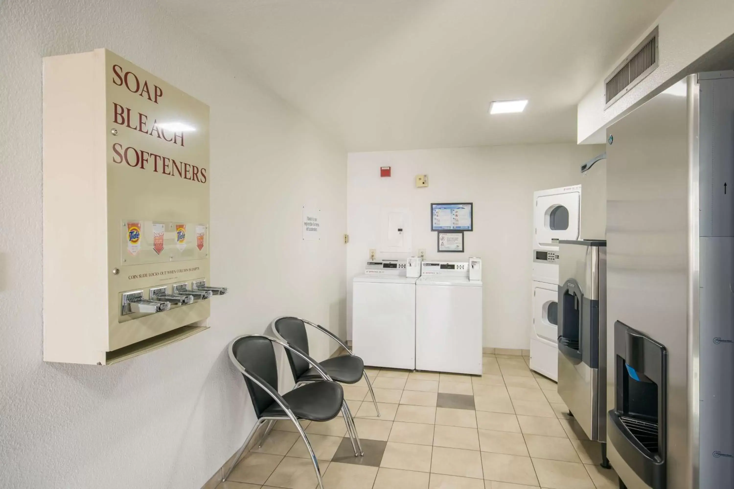 laundry, Kitchen/Kitchenette in Motel 6 Williams, Ca