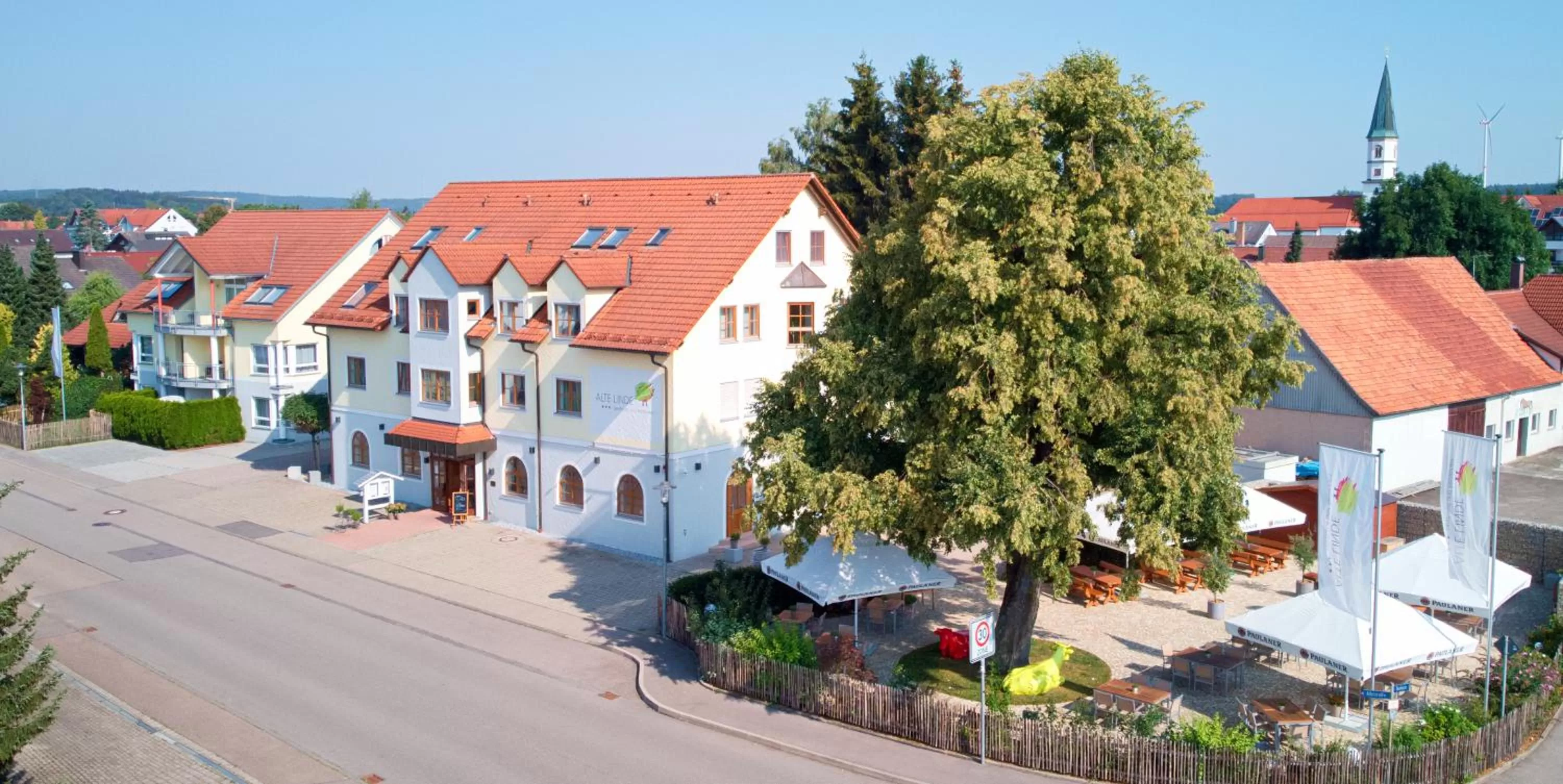 Street view in ALTE LINDE Landhotel & Restaurant