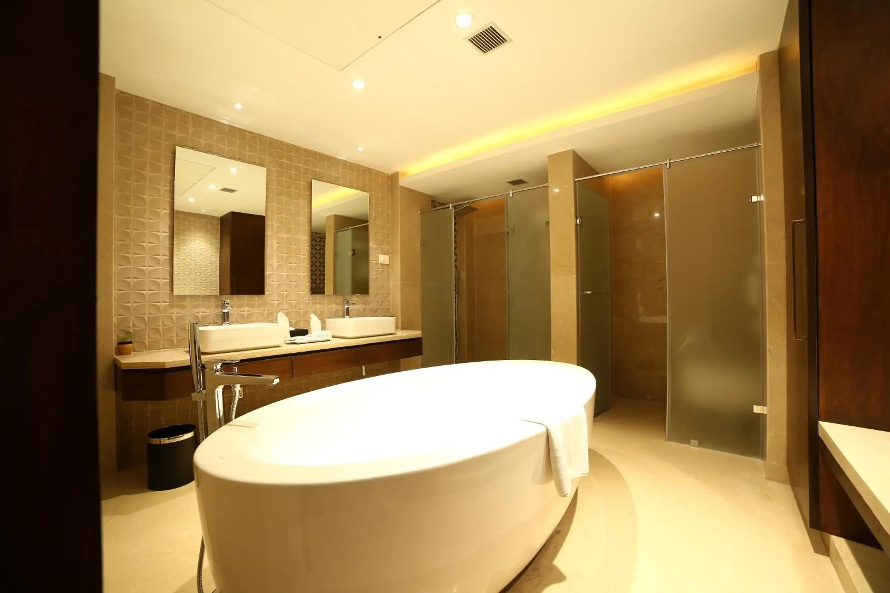 Bath, Bathroom in The Lagoona Resort
