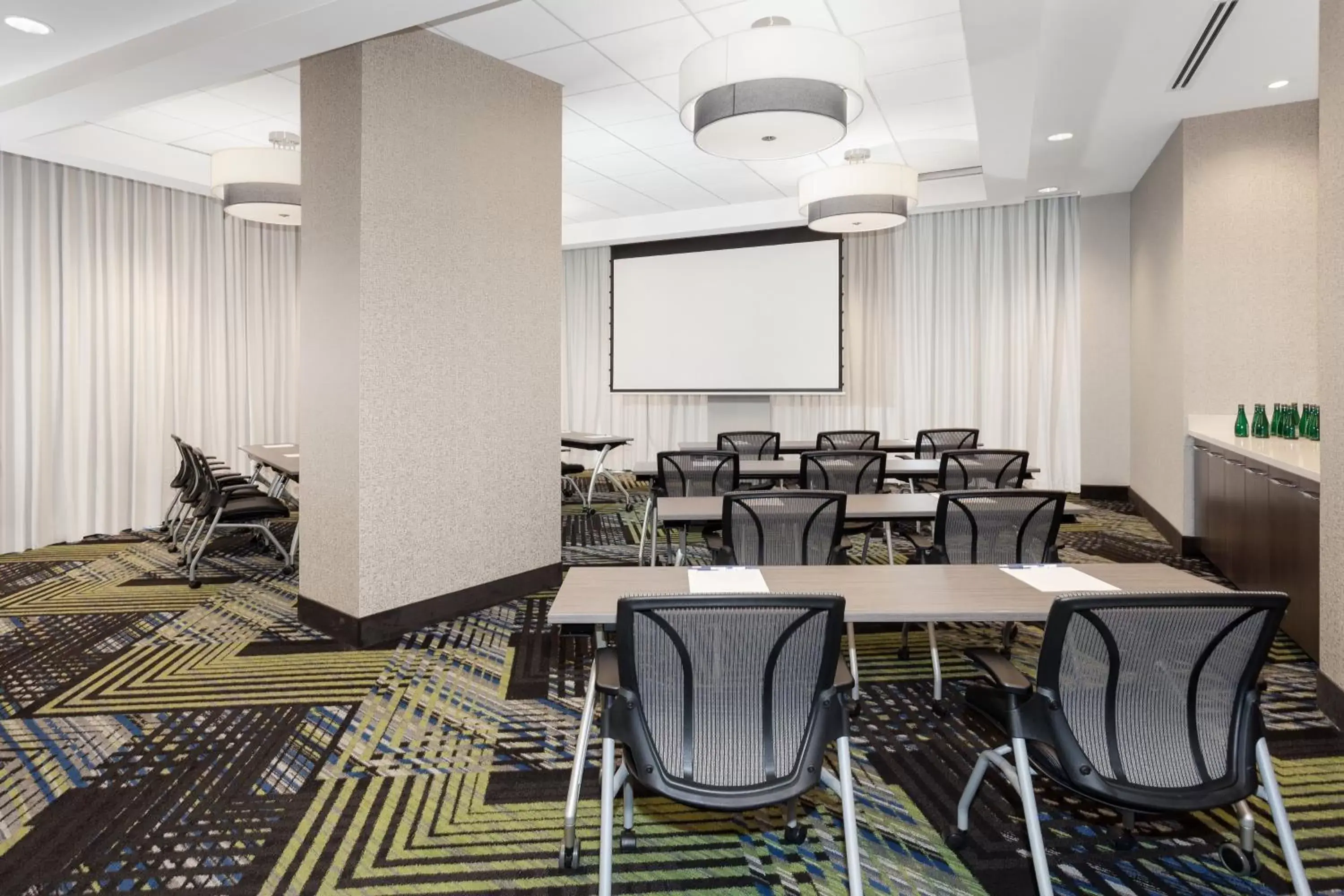 Meeting/conference room in Holiday Inn Express & Suites - Ottawa Downtown East, an IHG Hotel