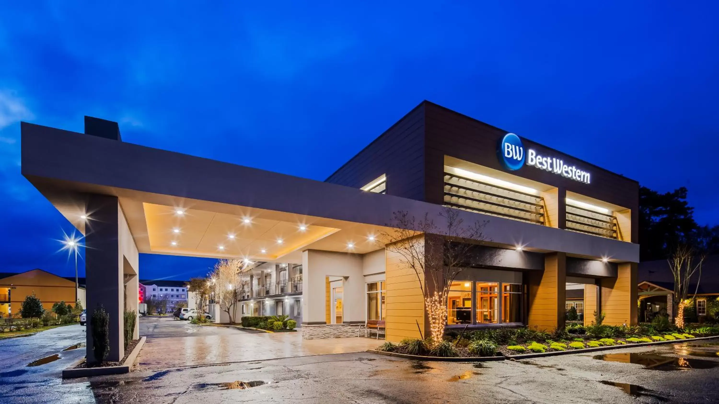 Facade/entrance, Property Building in Best Western Covington