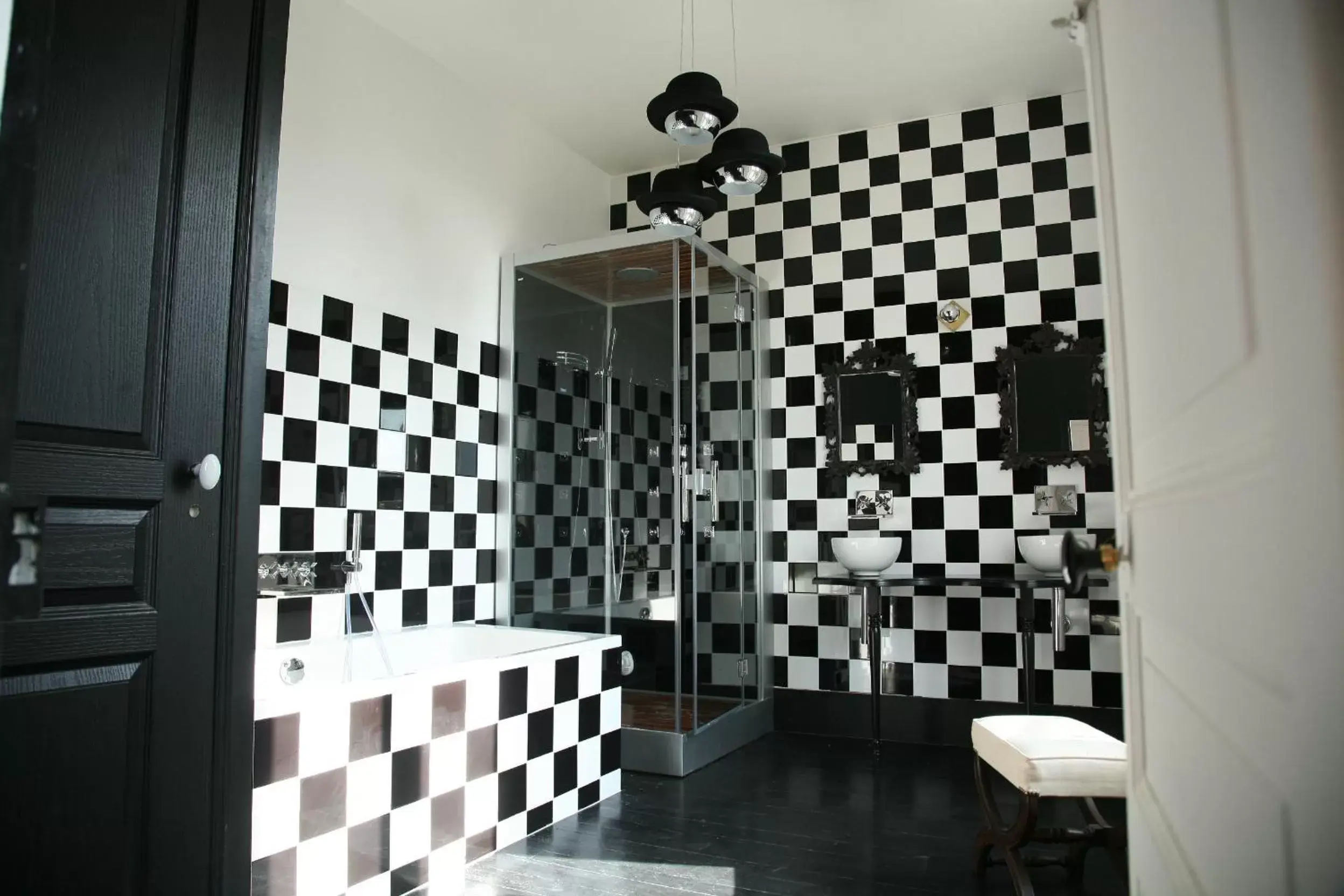 Shower, Bathroom in Maison d'hôtes Stella Cadente