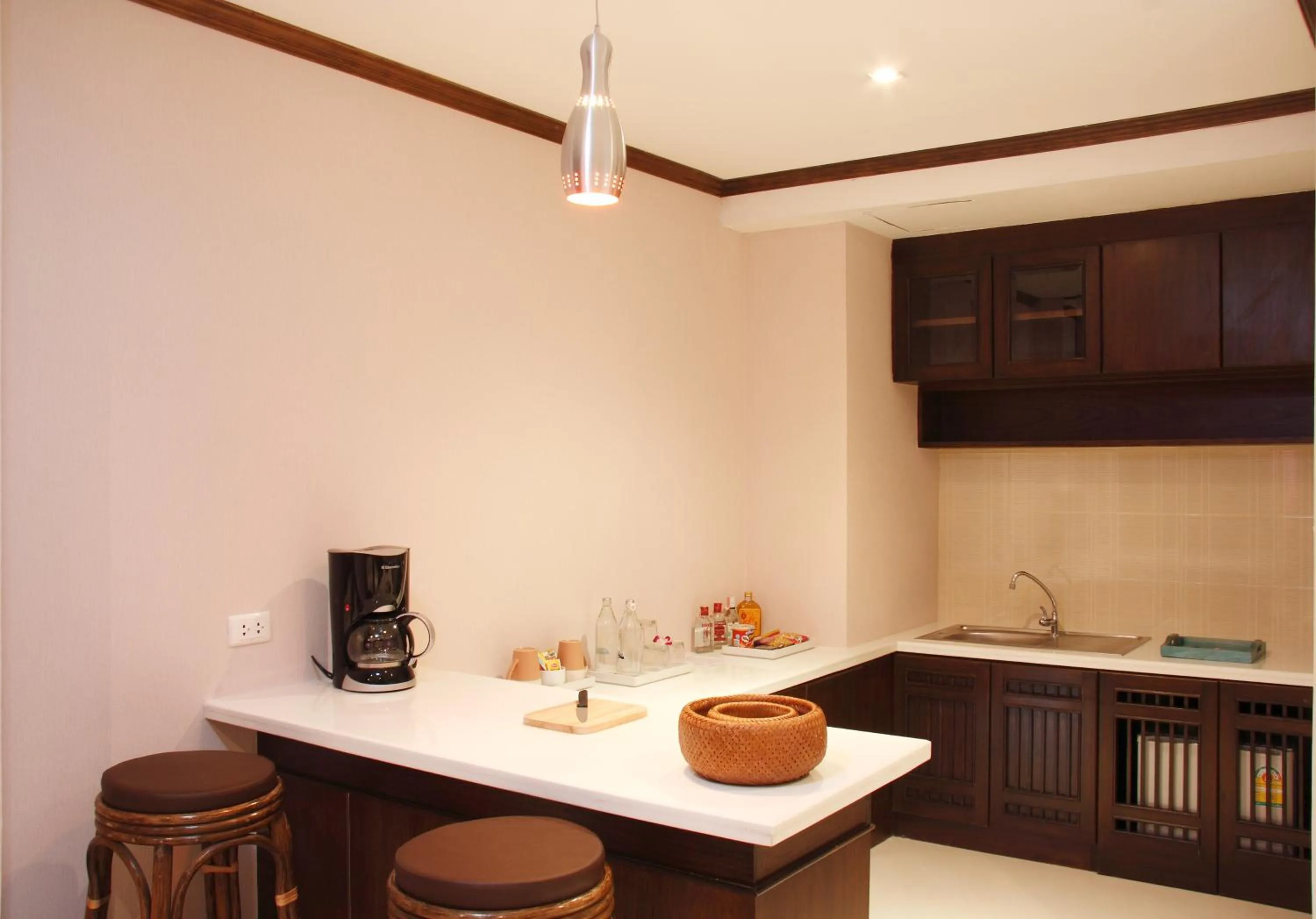 Kitchen or kitchenette in Rayaburi Hotel, Patong