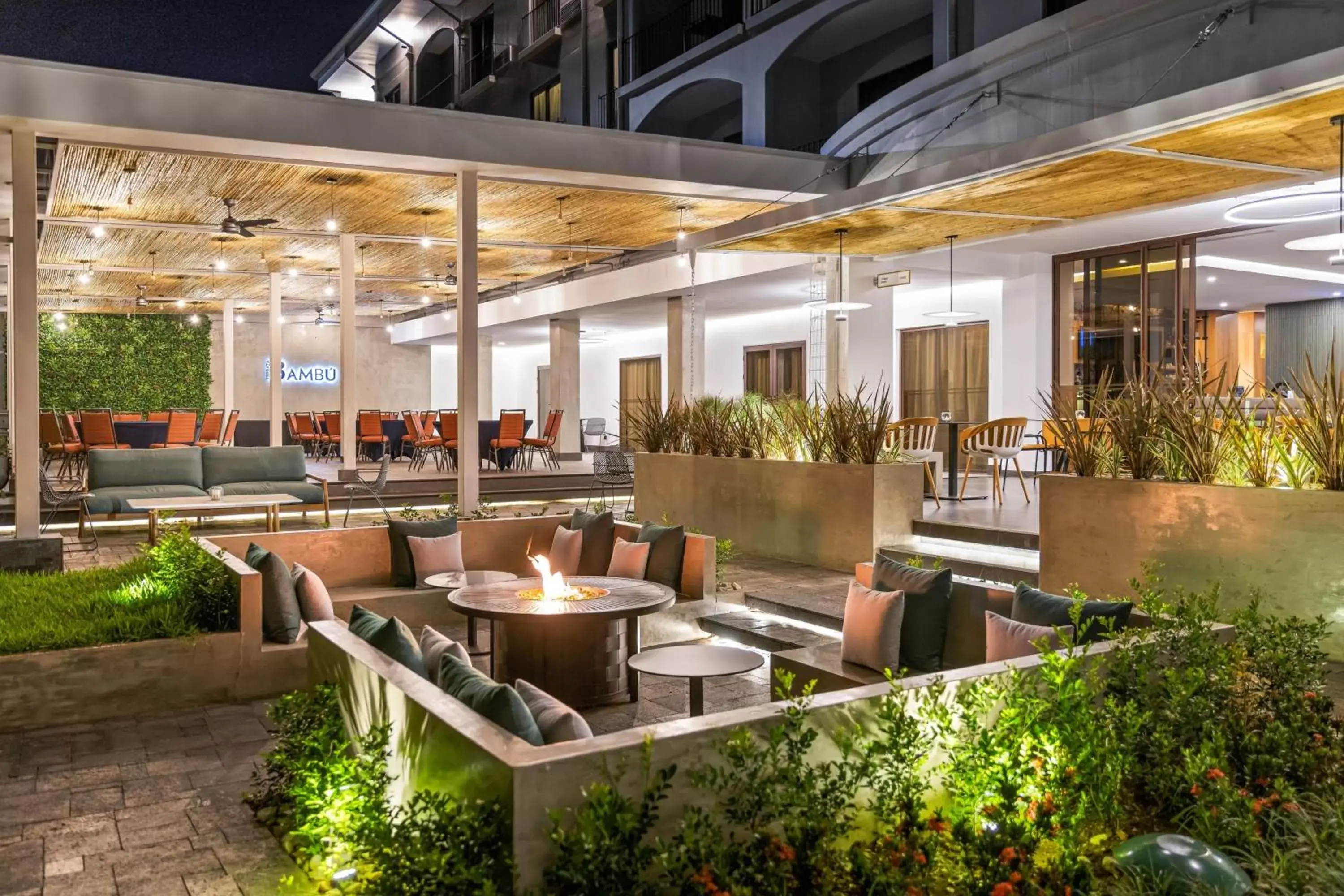 Restaurant/places to eat in Courtyard by Marriott San Jose Escazu