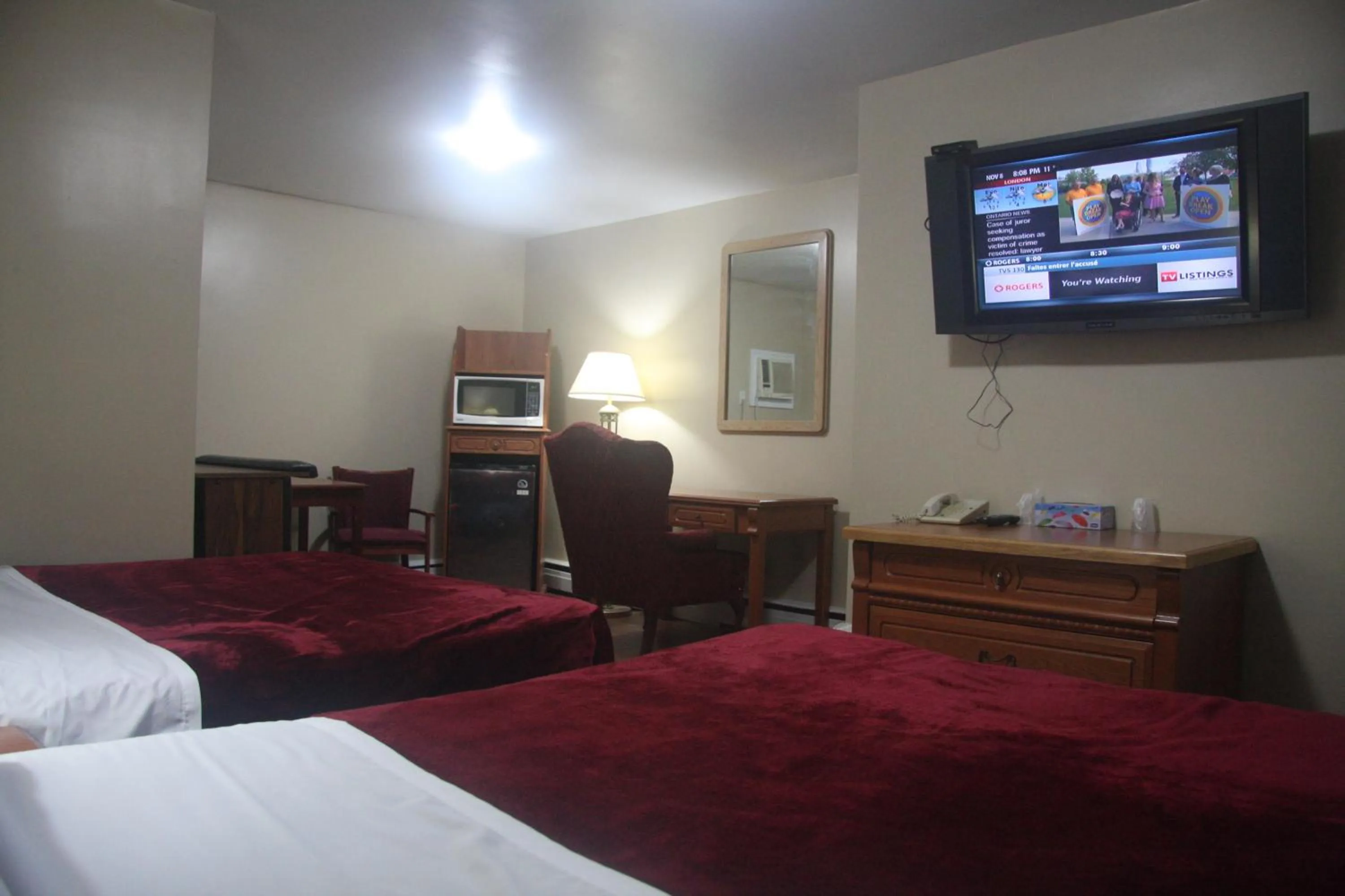 Double Room with Two Double Beds in American Plaza Motel