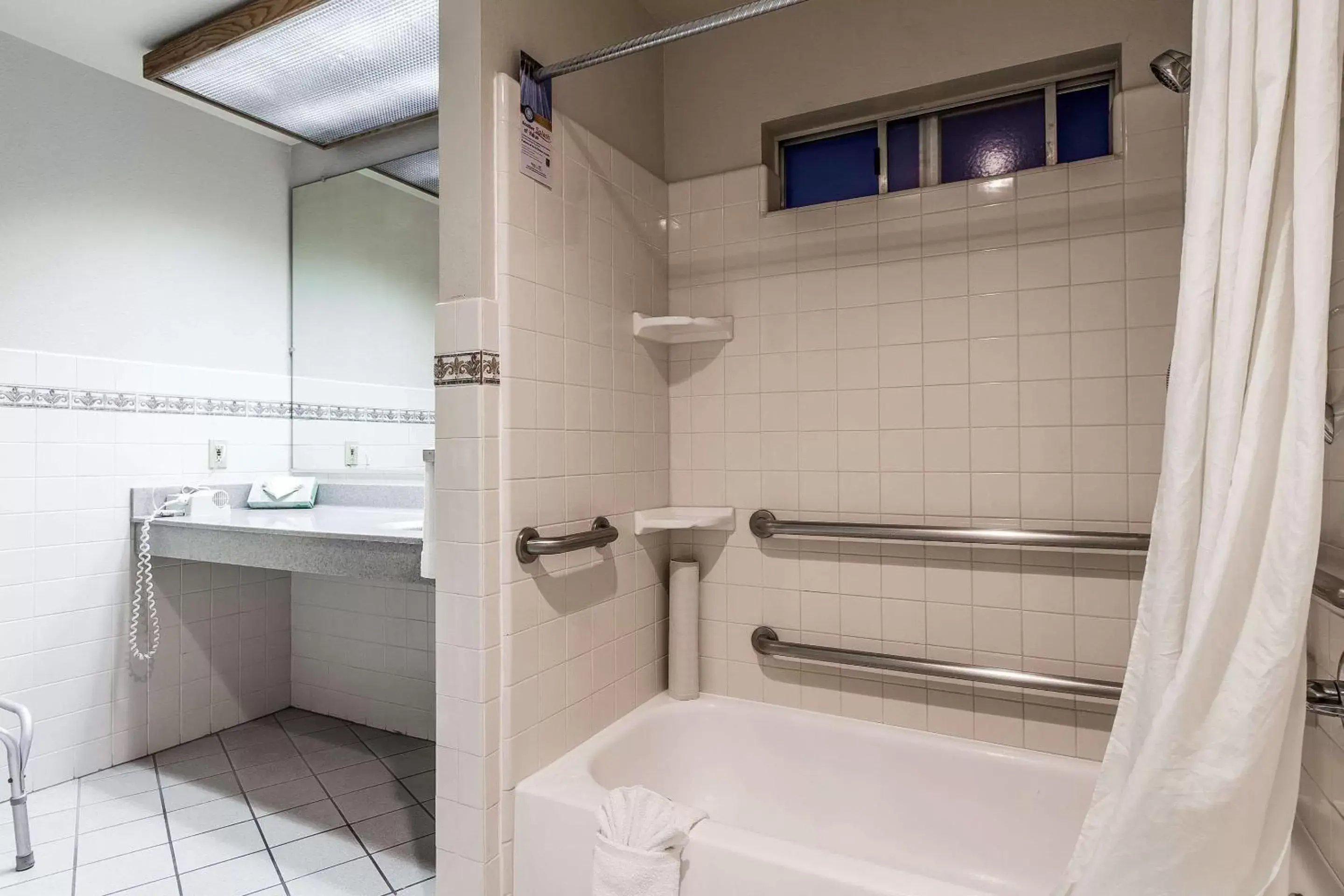 Bathroom in Quality Inn & Suites Santa Clara