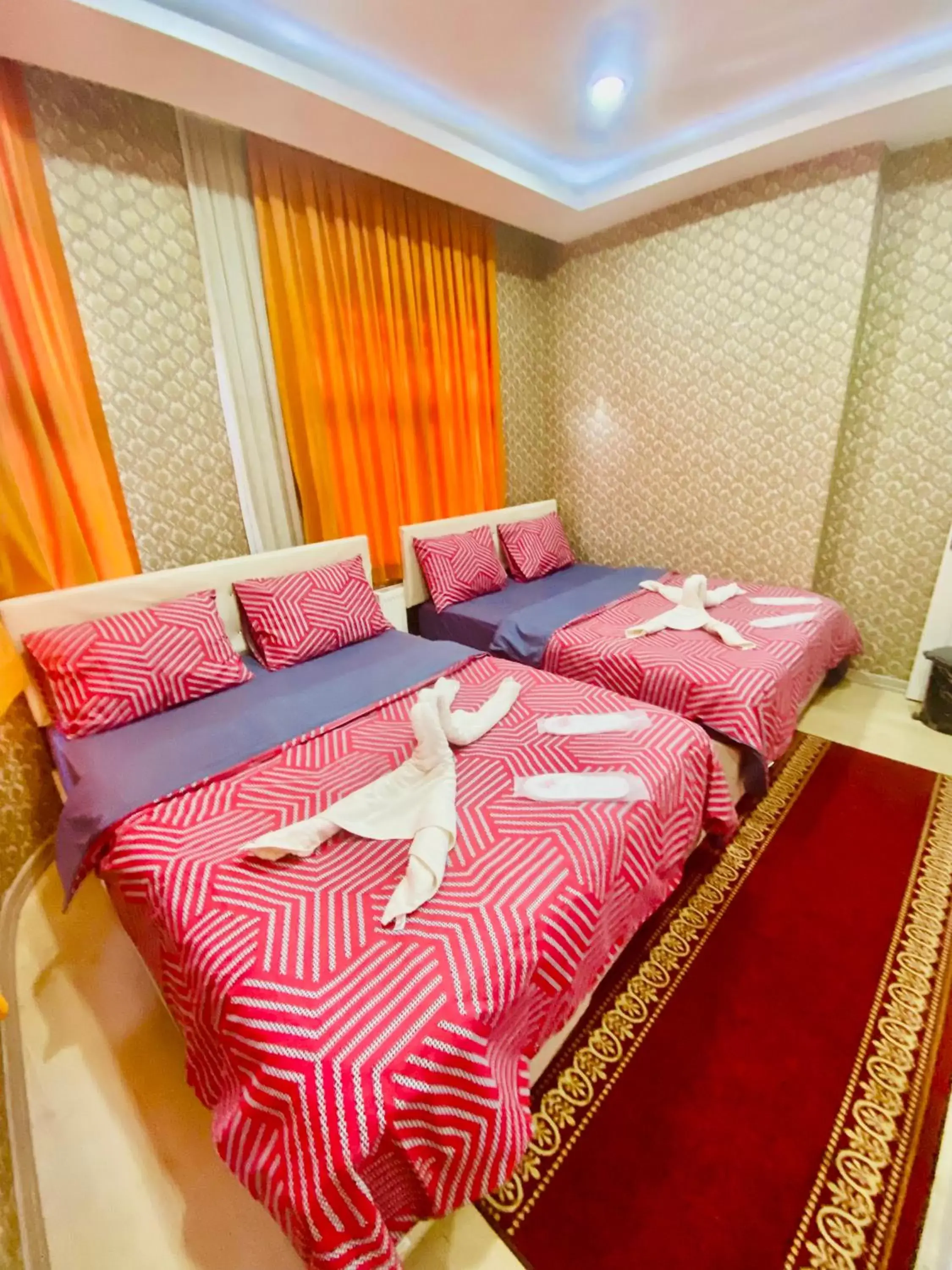 Deluxe Queen Room with Two Queen Beds in White Suites Hotel İstanbul Deluxe Queen Room with Two Queen Beds in White Suites Hotel İstanbul