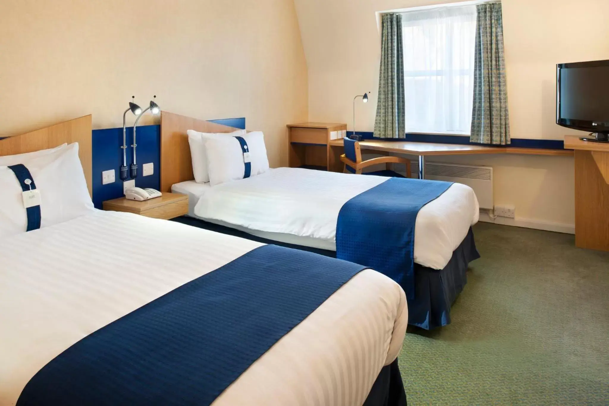 Photo of the whole room, Bed in Holiday Inn Express Aberdeen City Centre by IHG Photo of the whole room, Bed in Holiday Inn Express Aberdeen City Centre by IHG