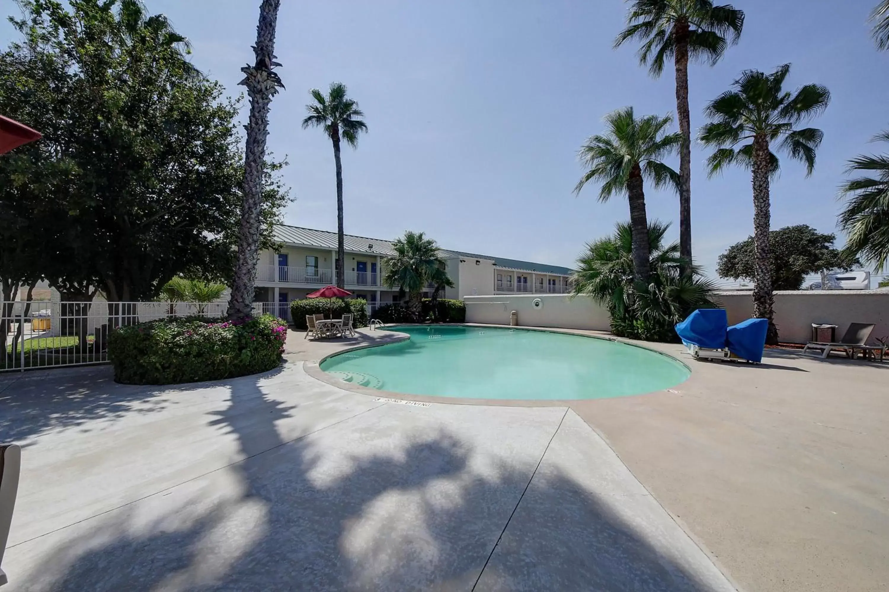 Swimming Pool in Motel 6-Laredo, TX - North I-35