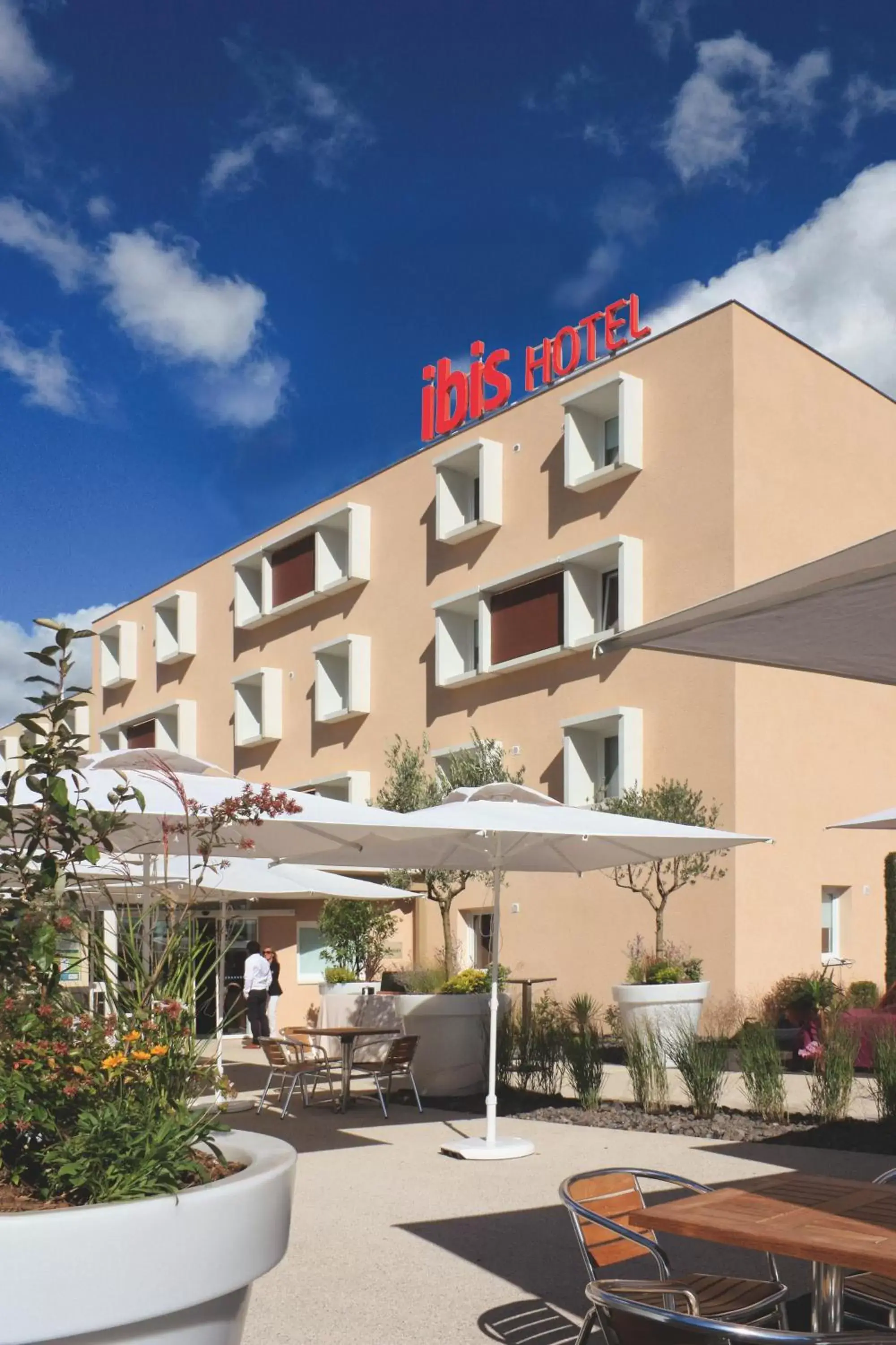 Facade/entrance, Property Building in ibis Loriol Le Pouzin