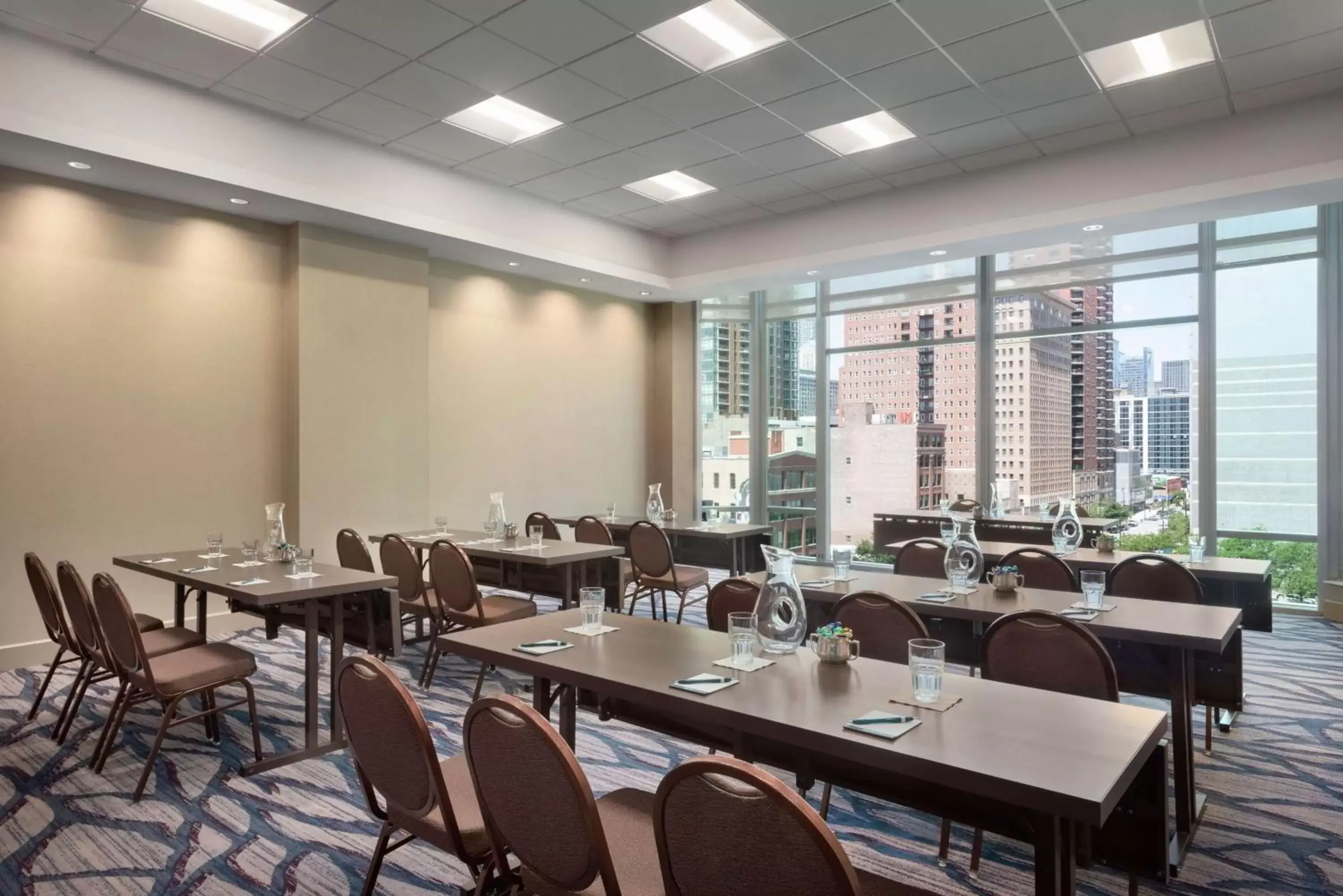 Meeting/conference room, Restaurant/Places to Eat in Hilton Garden Inn Chicago Downtown South Loop