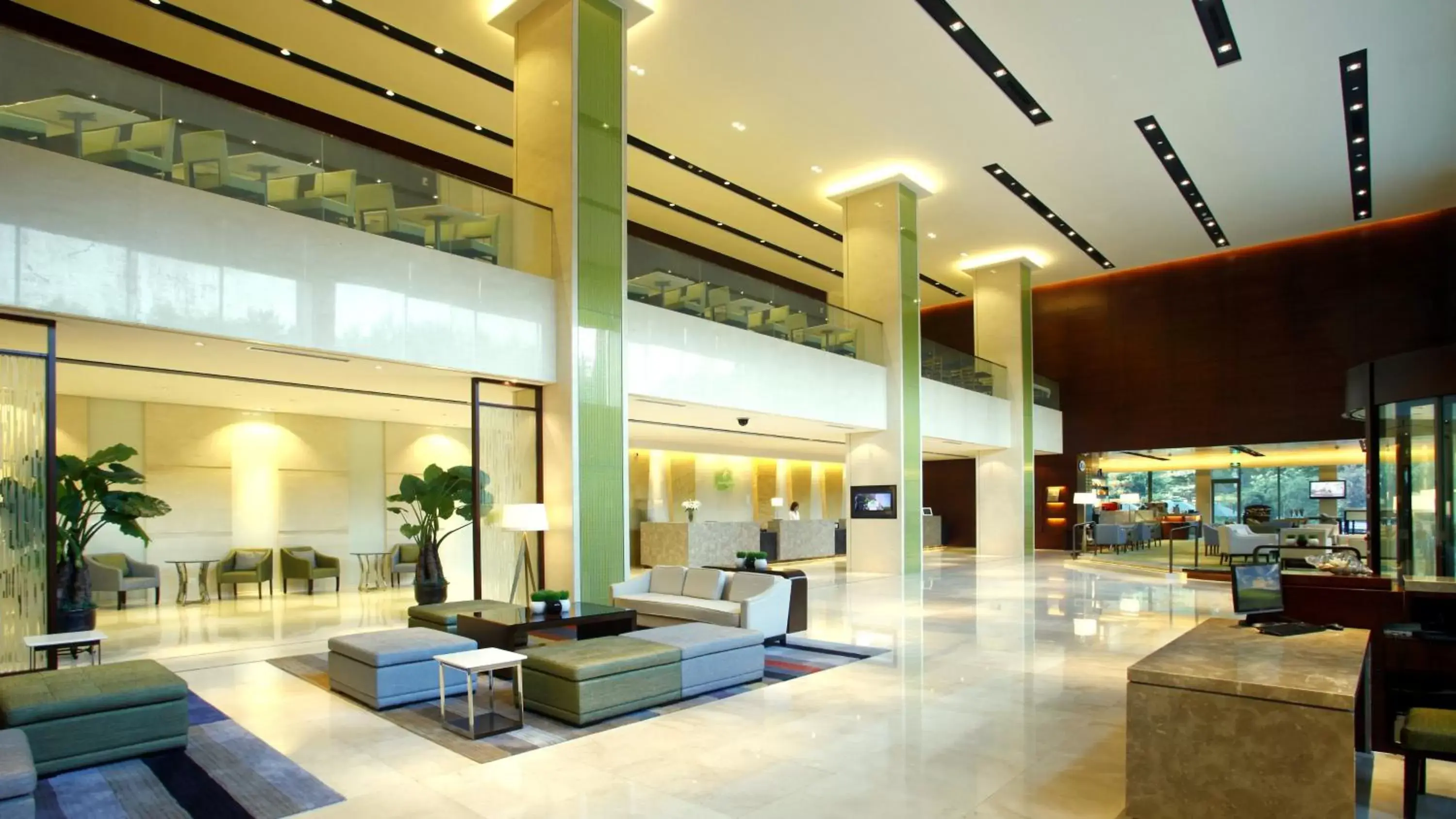 Property building, Lobby/Reception in Holiday Inn Wuhan Riverside, an IHG Hotel