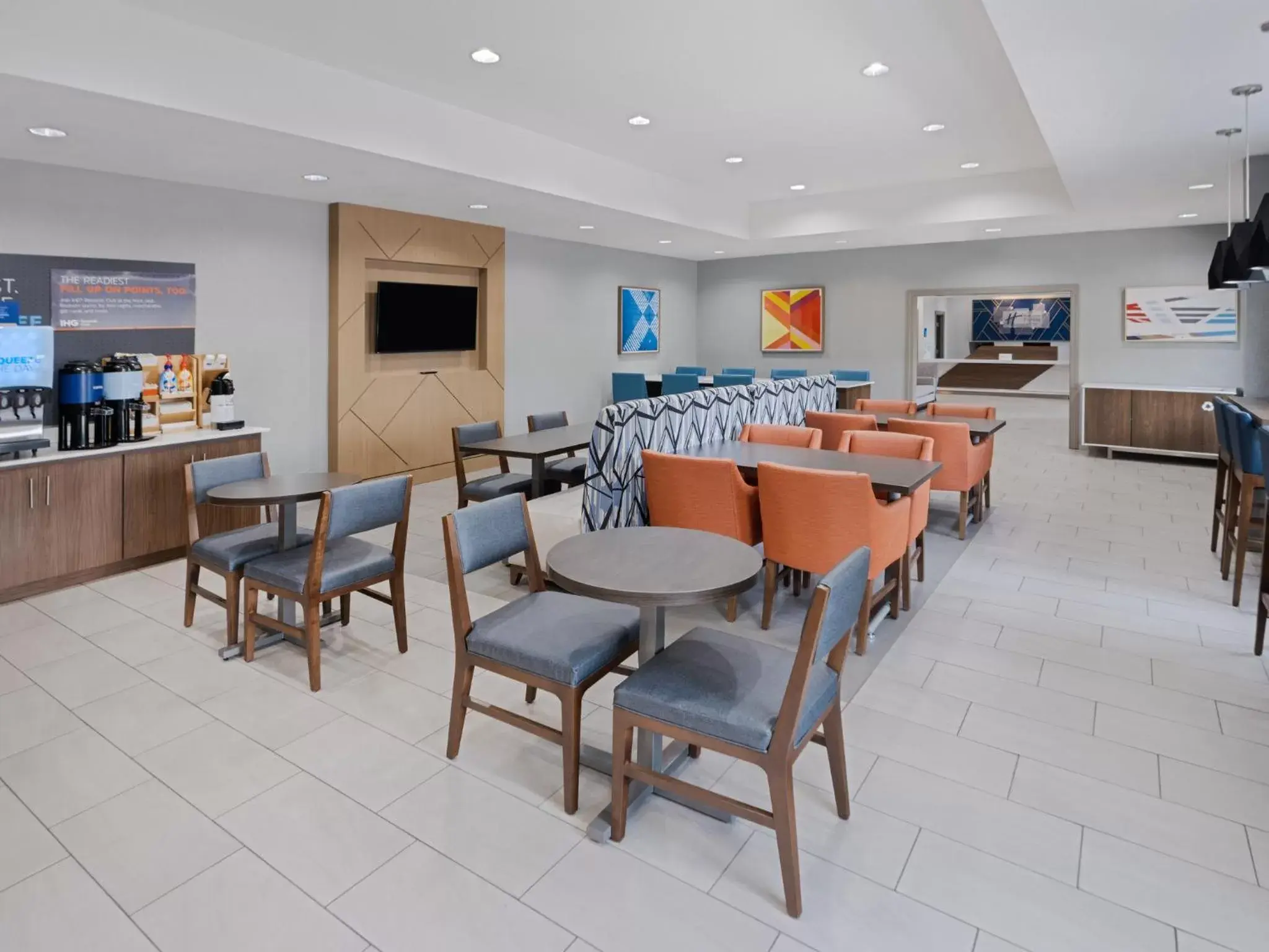 Lobby or reception, Restaurant/Places to Eat in Holiday Inn Express & Suites Lakeland North I-4, an IHG Hotel