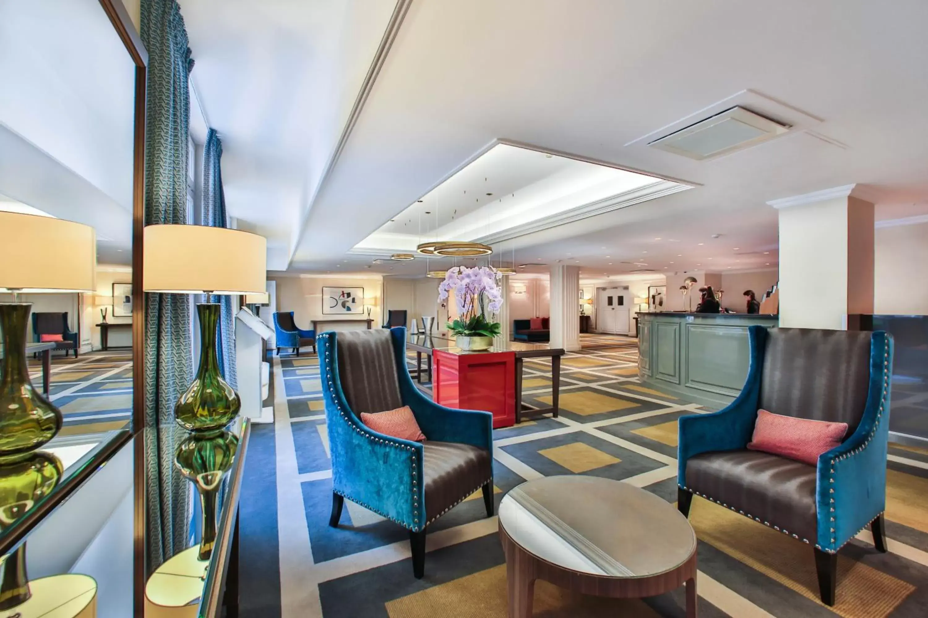 Lobby or reception in Fraser Suites Le Claridge Champs-Elysées