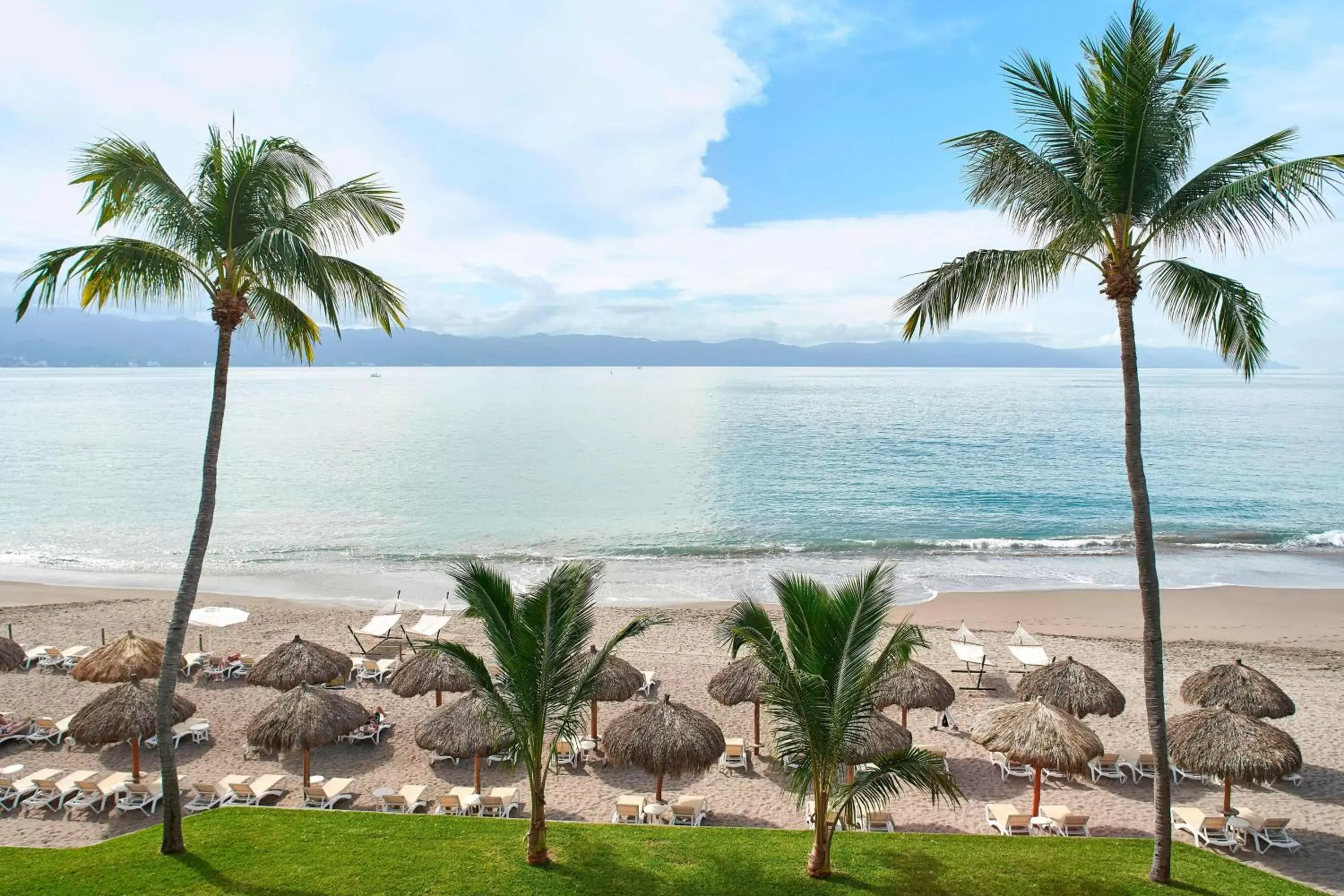 Photo of the whole room, Beach in Marriott Puerto Vallarta Resort & Spa