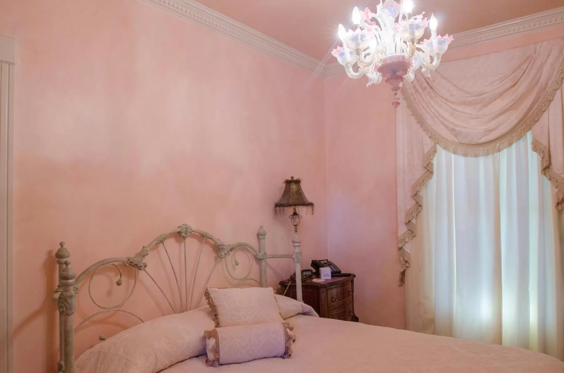 Bed in The Hotel Magnolia