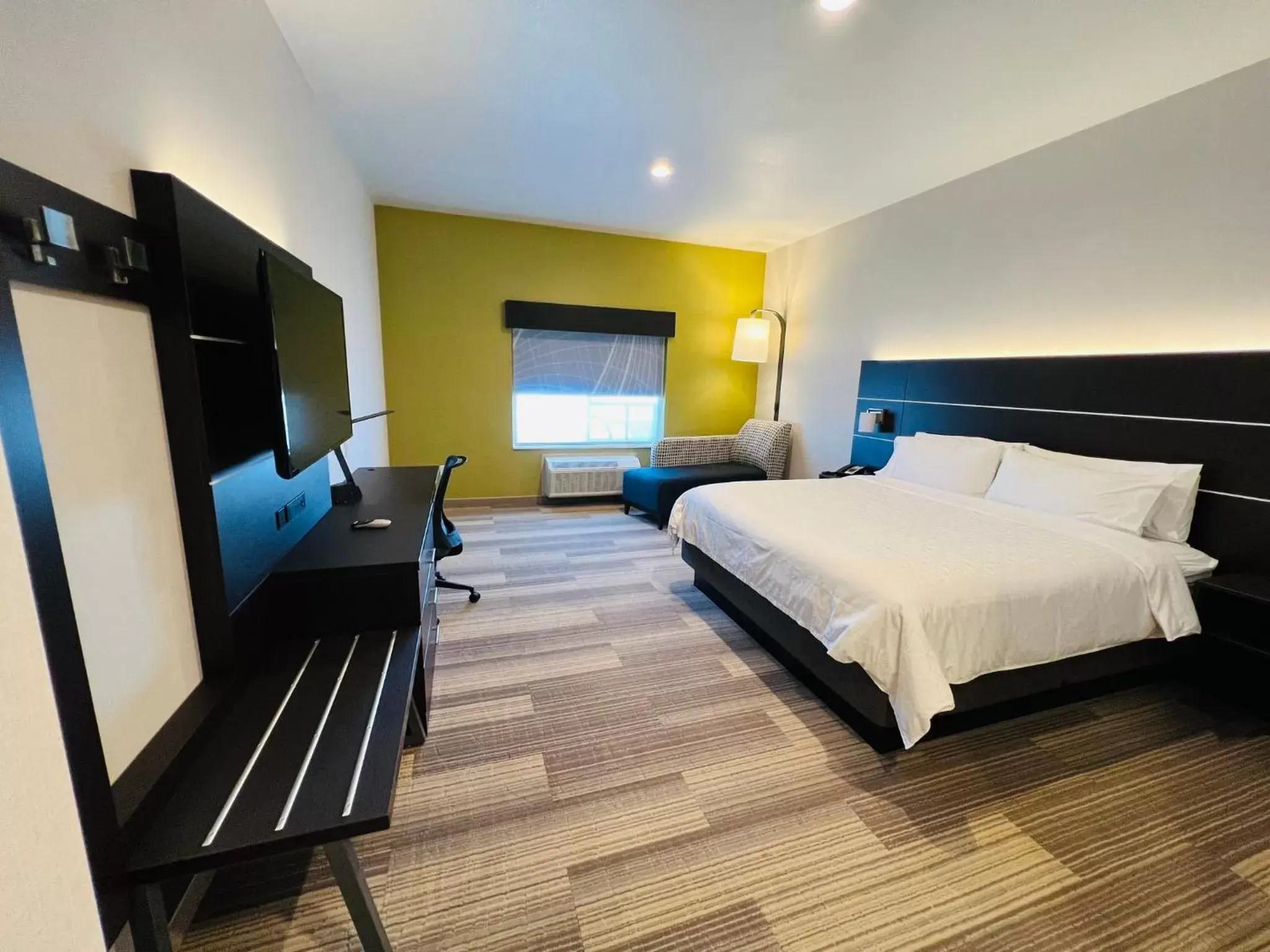 King Room - Disability Access in Holiday Inn Express & Suites Salinas by IHG King Room - Disability Access in Holiday Inn Express & Suites Salinas by IHG