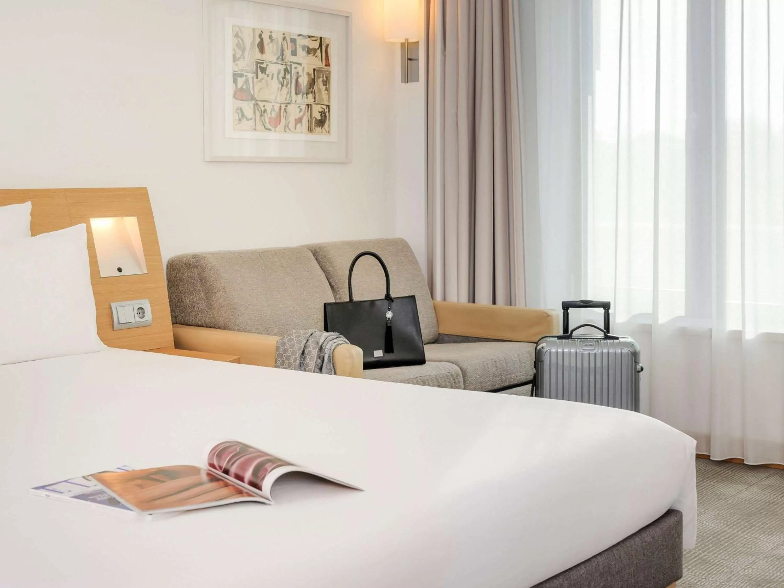 Standard Queen Room with Sofa in Novotel Berlin Am Tiergarten