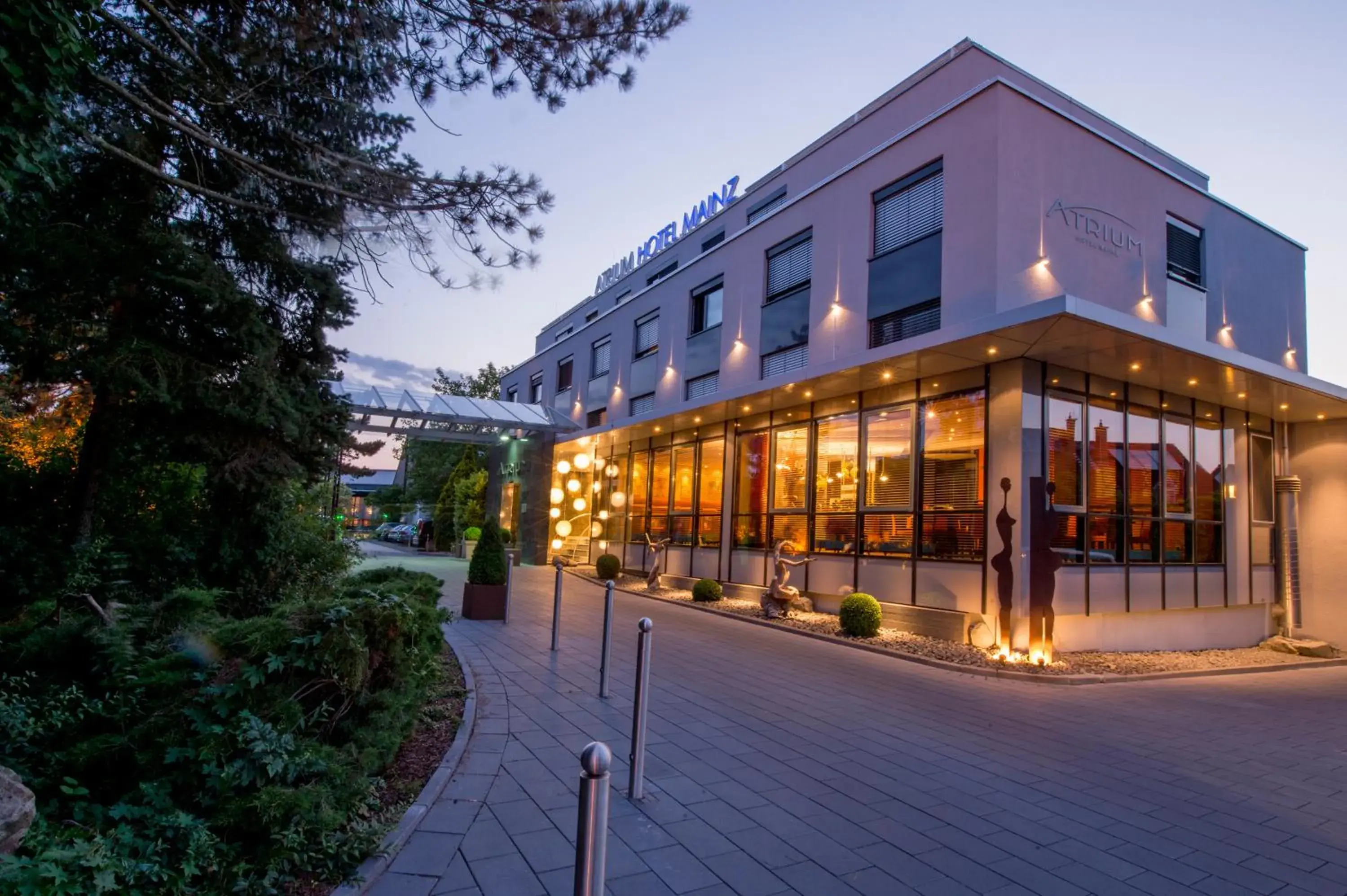 Facade/entrance, Property Building in Atrium Hotel Mainz