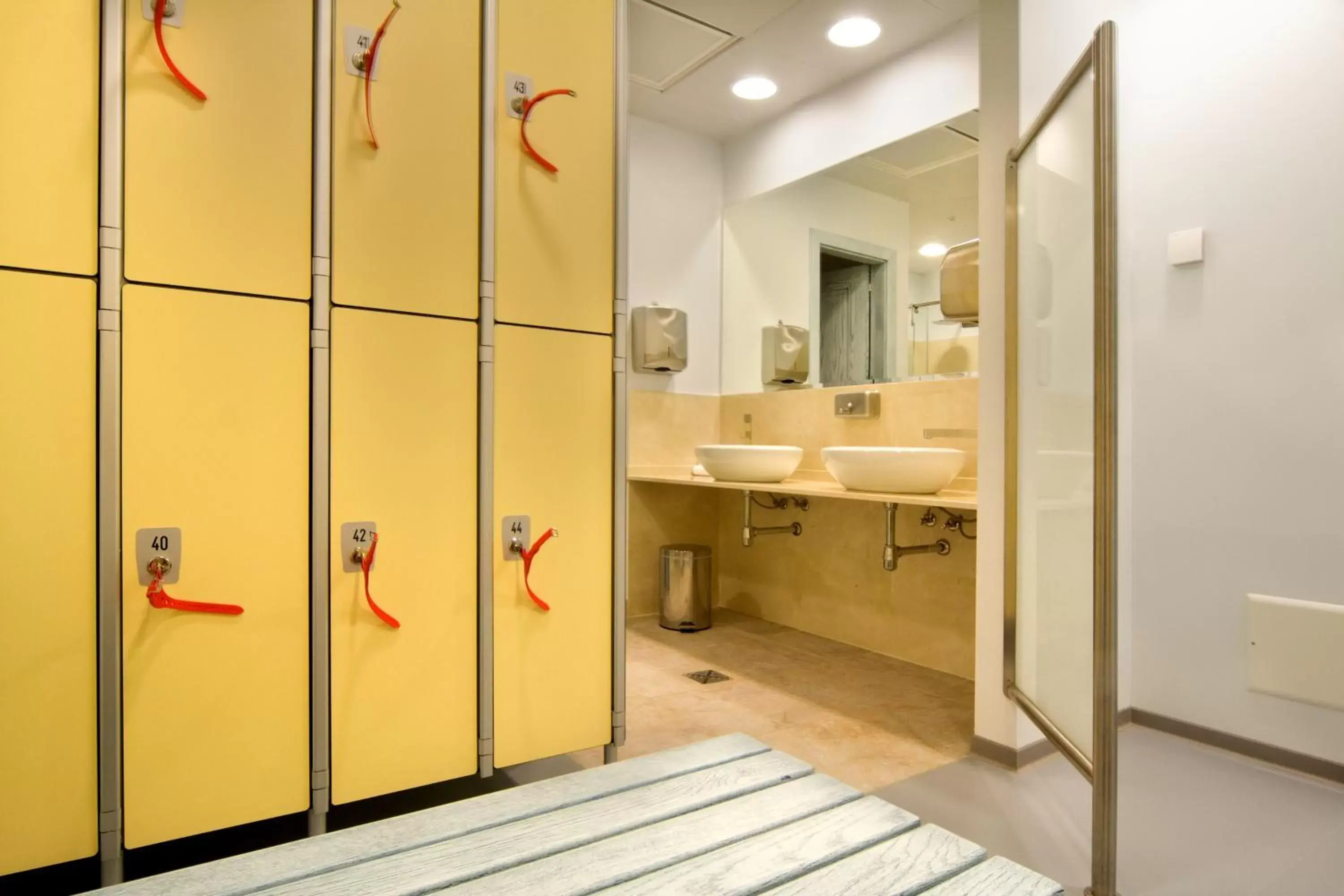 Bathroom in Rutllan & Spa Bathroom in Rutllan & Spa