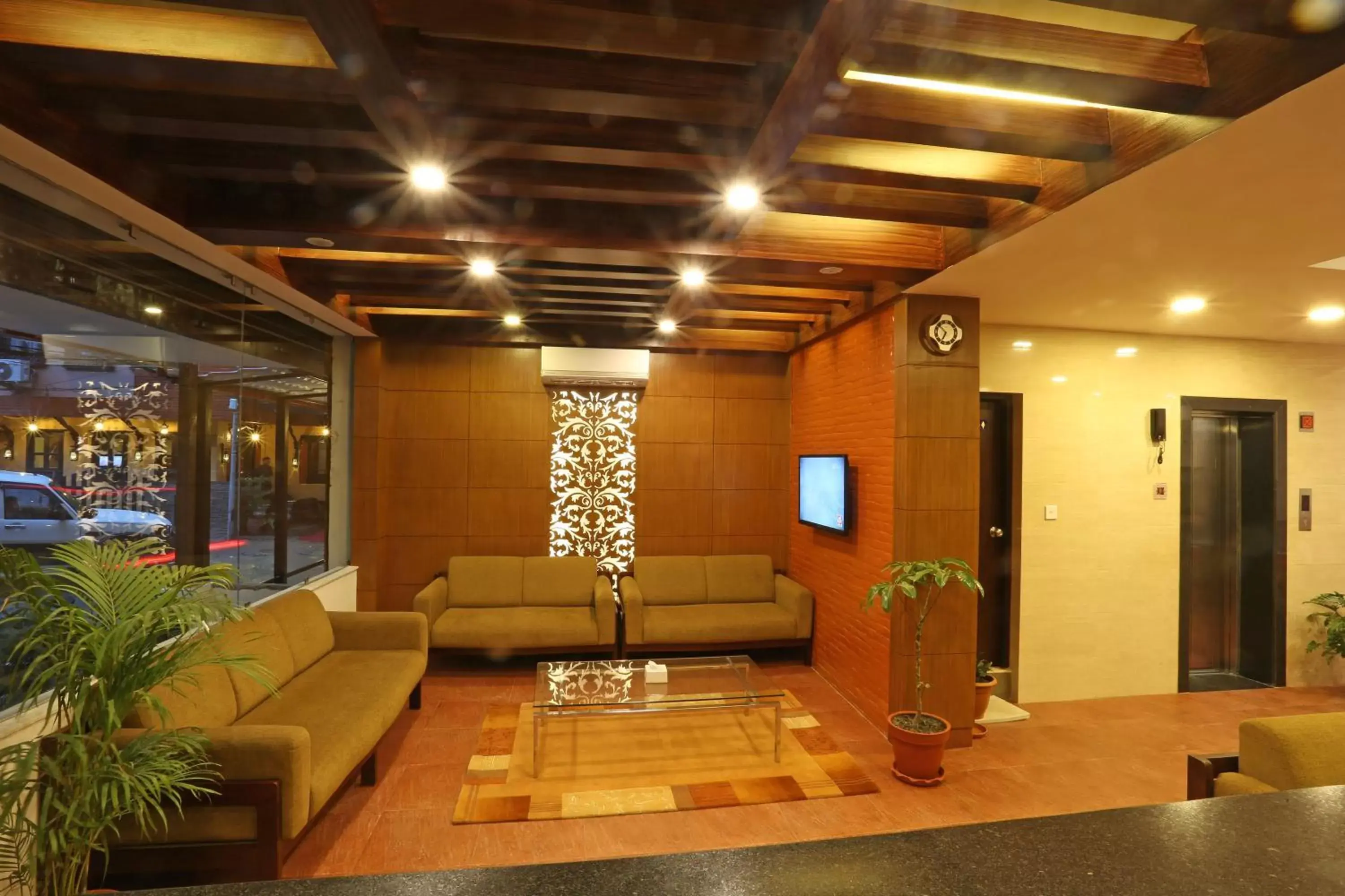 Lobby or reception, Lounge/Bar in Hotel Jay Suites