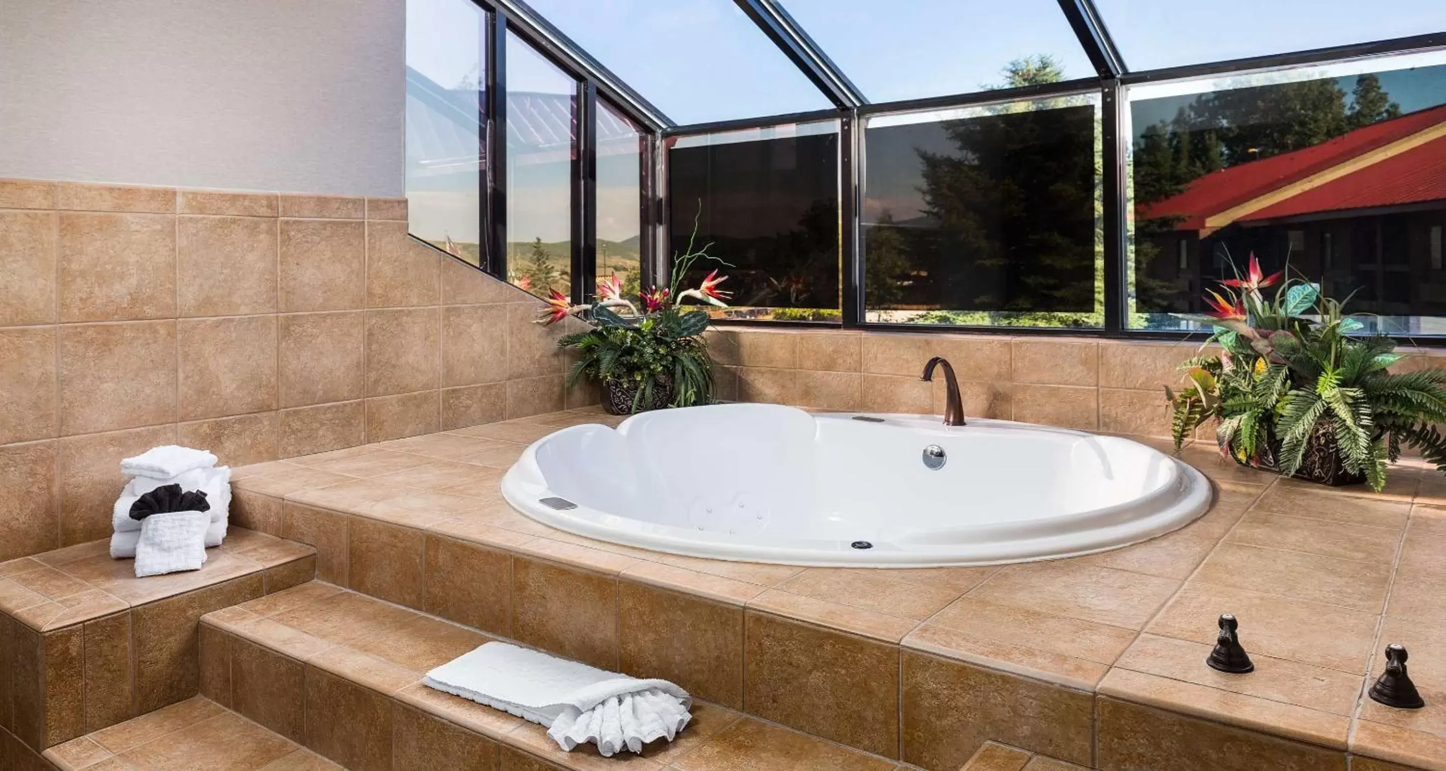 Photo of the whole room, Bathroom in Best Western Landmark Inn