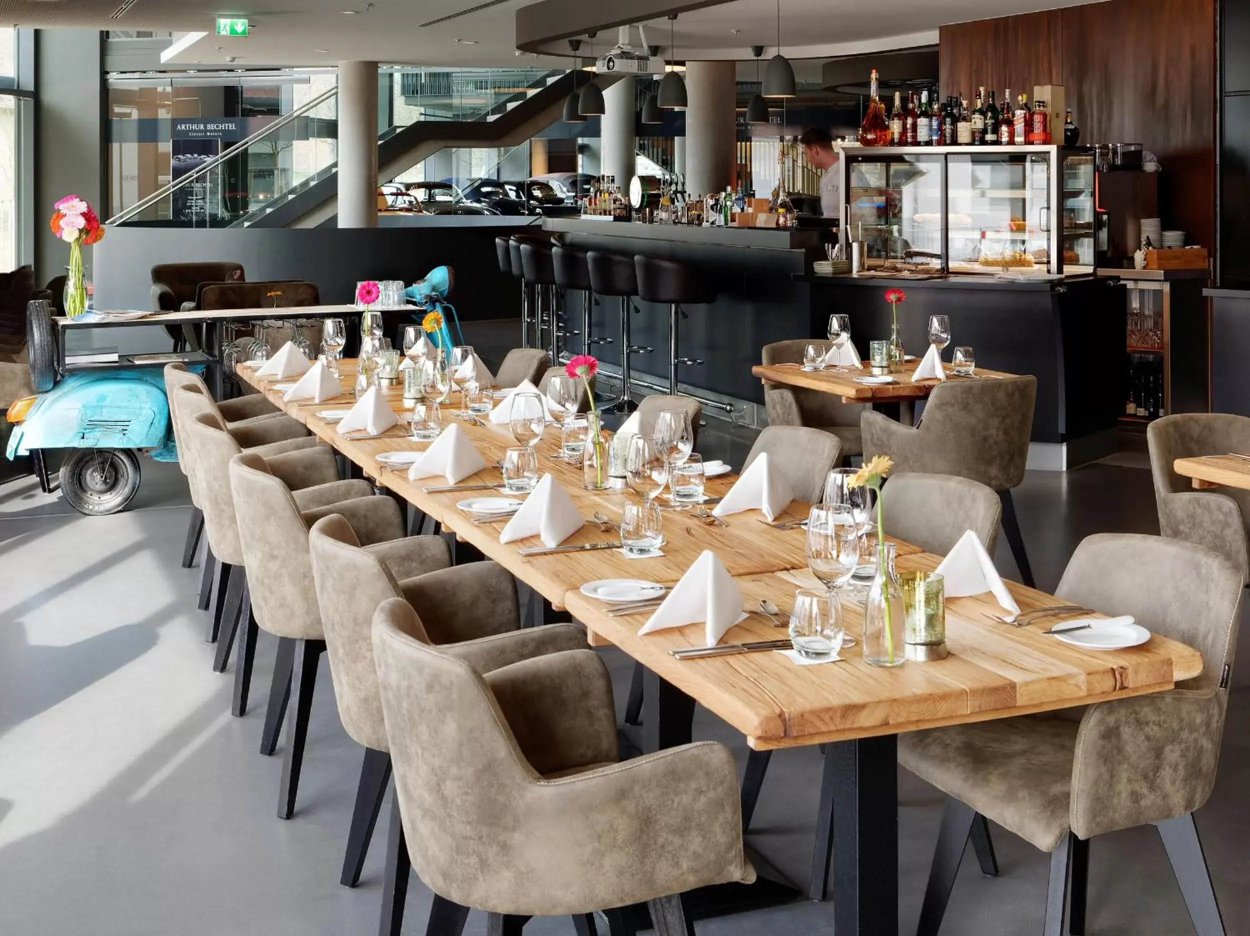 Lounge or bar, Restaurant/Places to Eat in V8 HOTEL Classic Motorworld Region Stuttgart