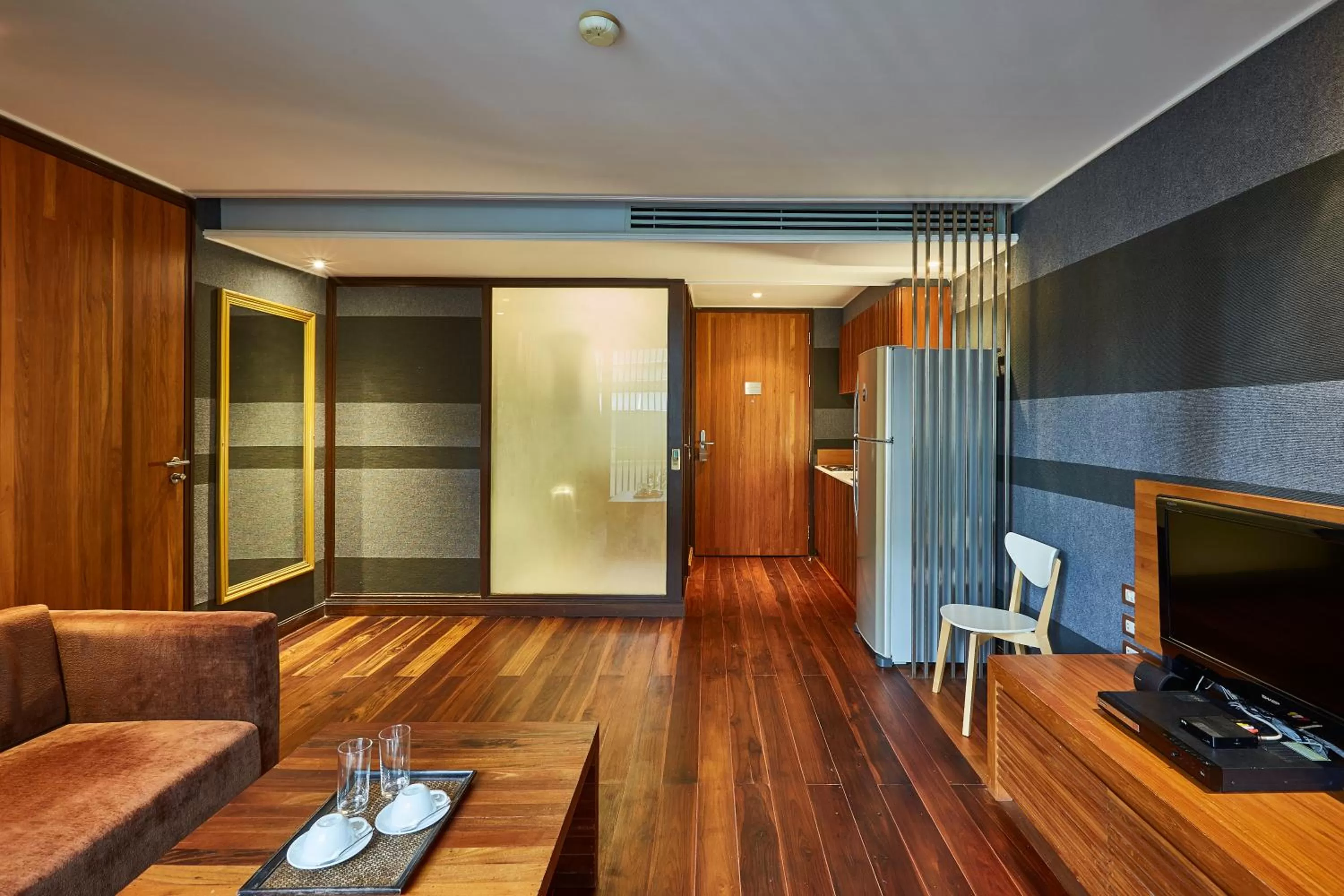 Communal lounge/ TV room in LUXX Langsuan Hotel - SHA Plus