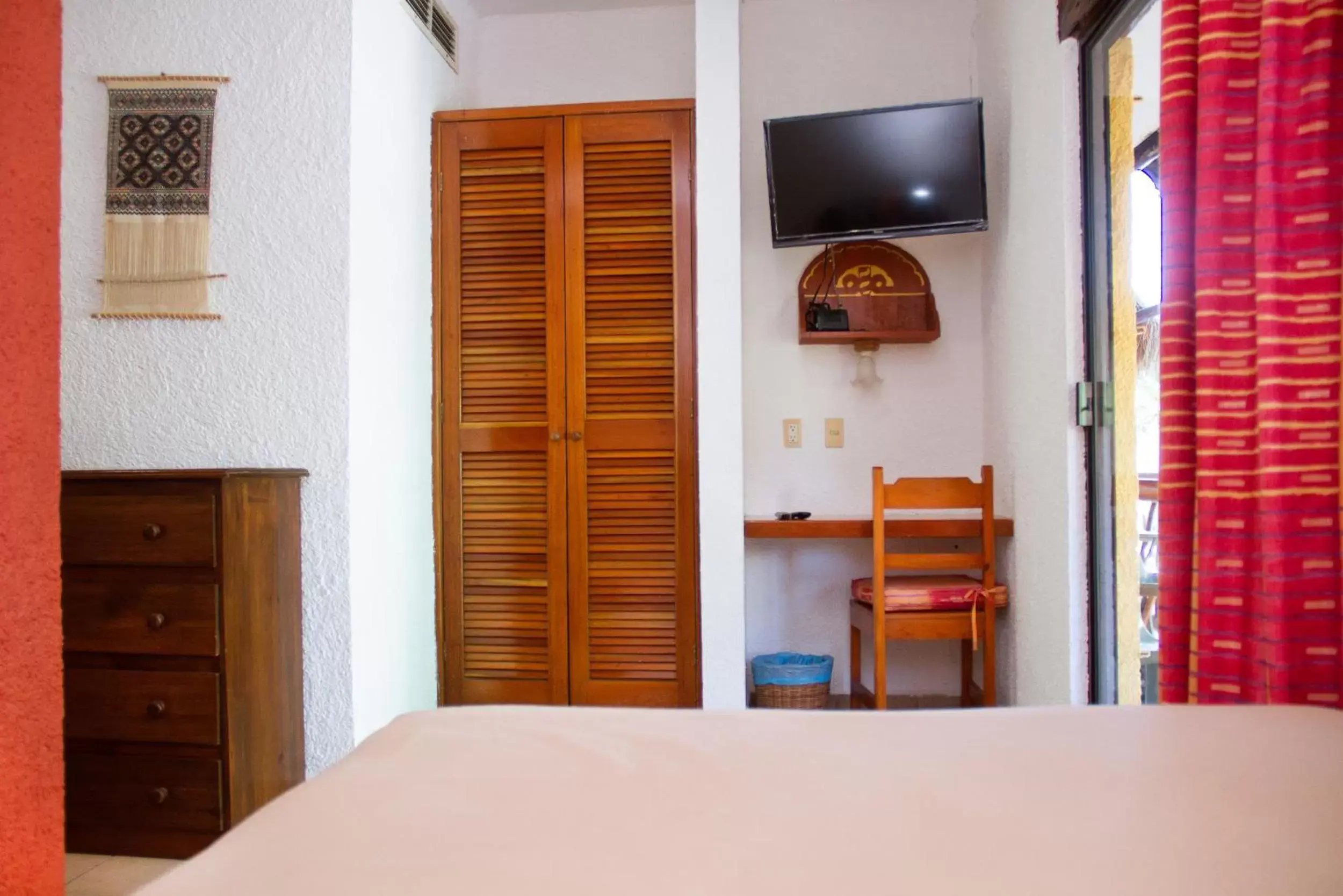 Photo of the whole room, TV/Entertainment Center in Hotel Bosque Caribe, 5th Av. zone