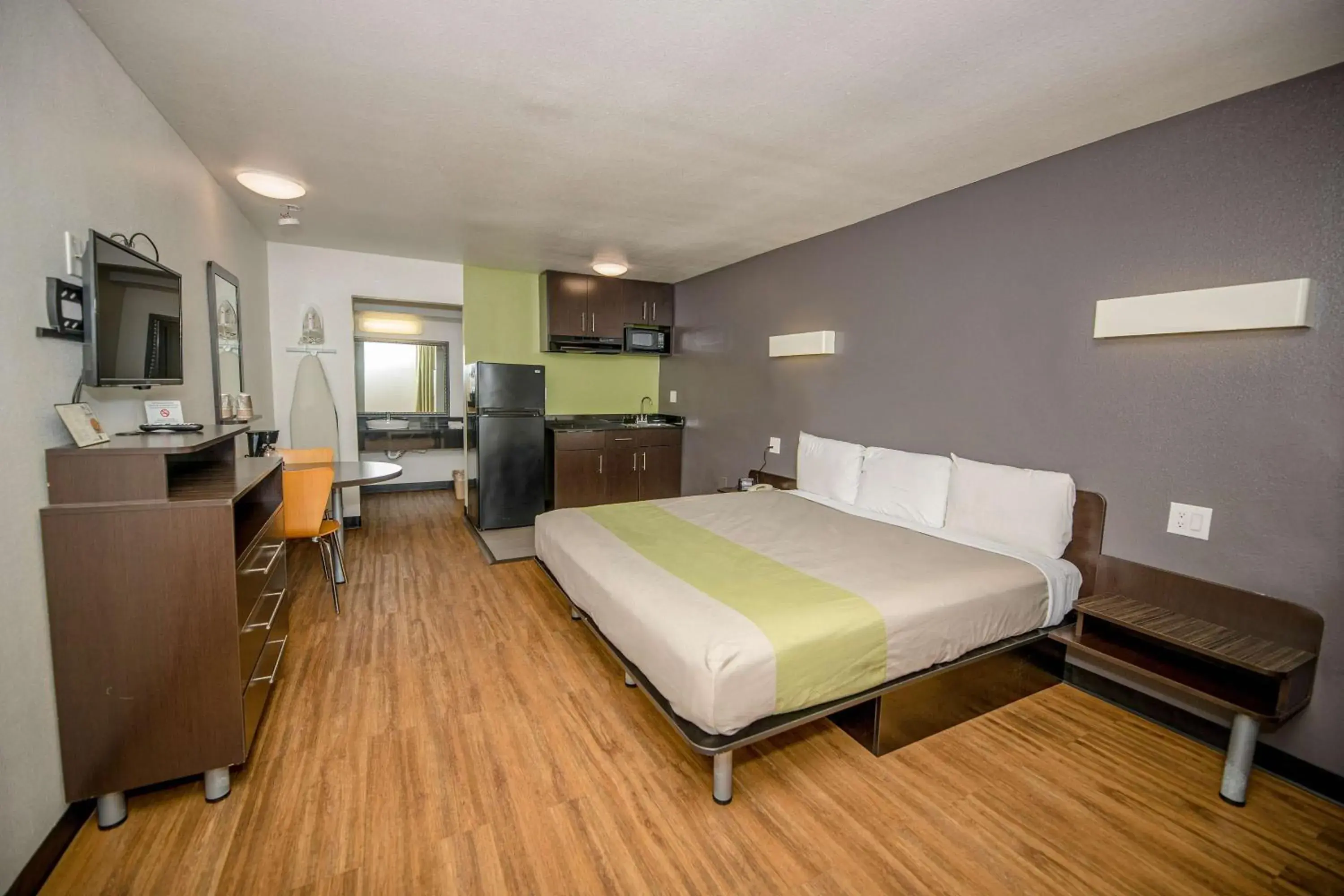 Photo of the whole room, Bed in Studio 6-Tyler, TX Photo of the whole room, Bed in Studio 6-Tyler, TX