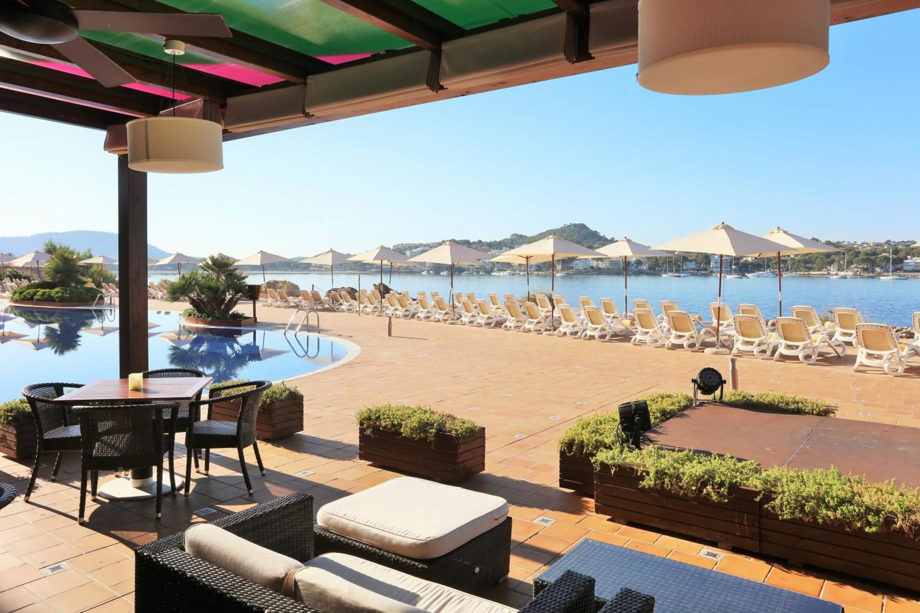 Lounge or bar in Iberostar Selection Jardín del Sol Suites - Adults Only