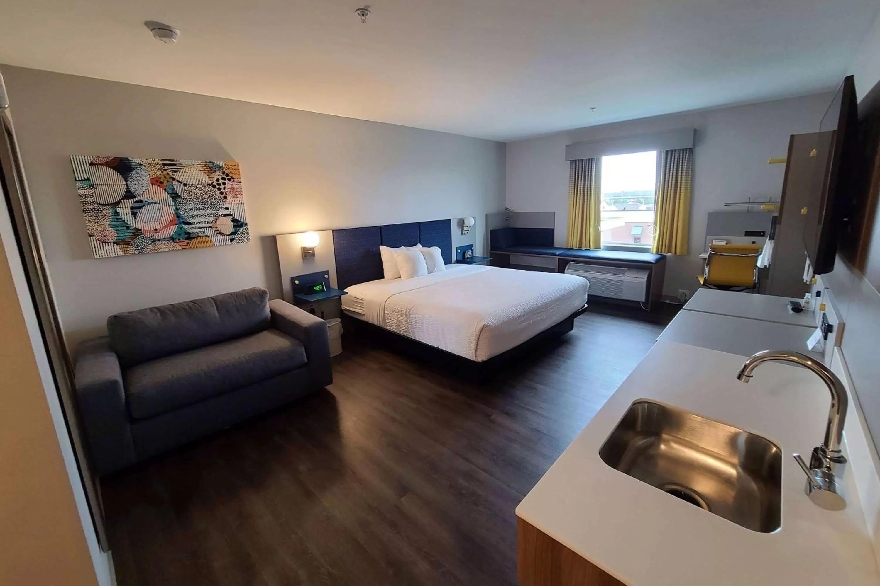 Photo of the whole room, Bed in Microtel Inn & Suites by Wyndham Milford