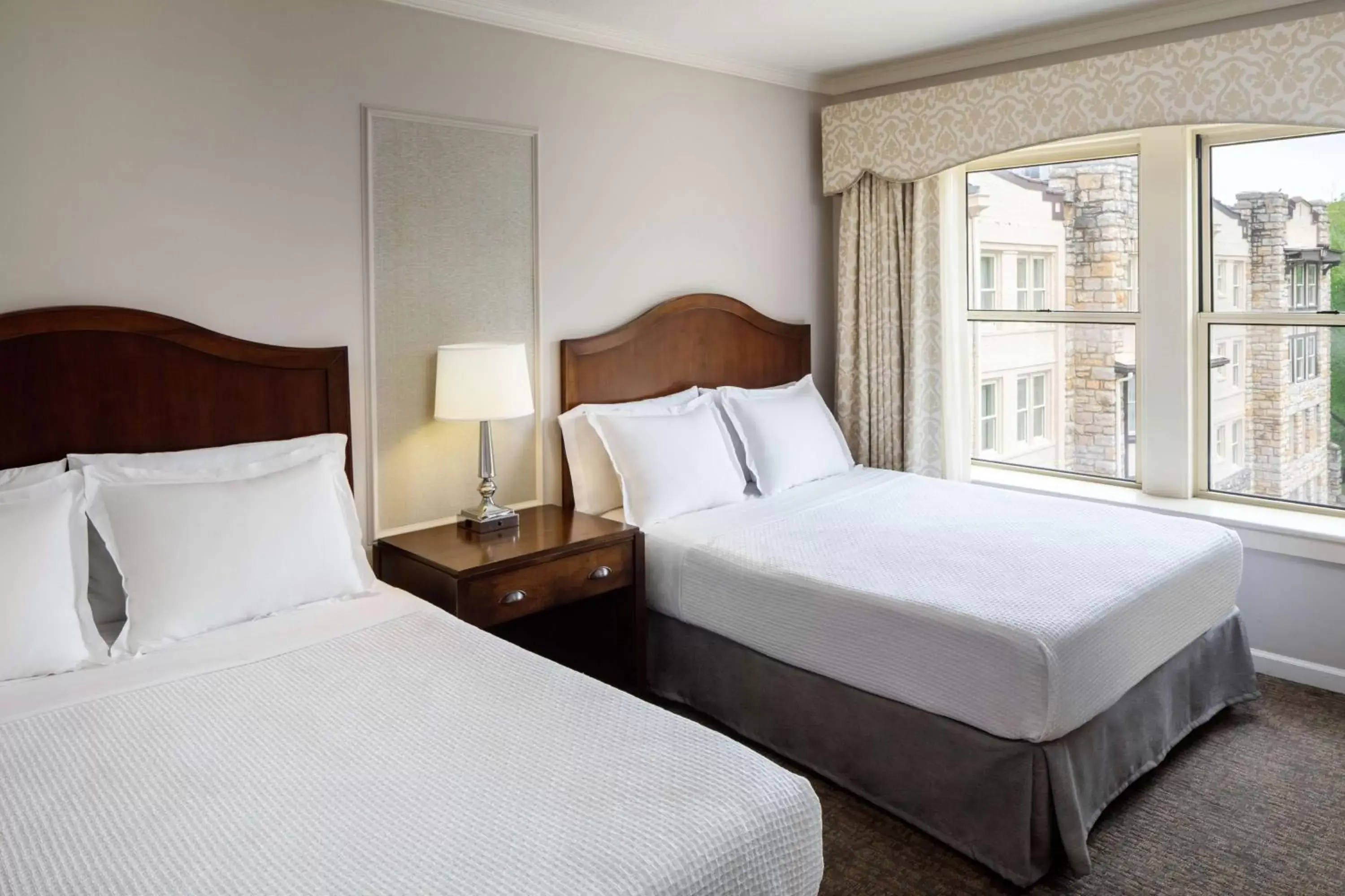 Bedroom, Bed in The Elms Hotel & Spa, a Destination by Hyatt Hotel