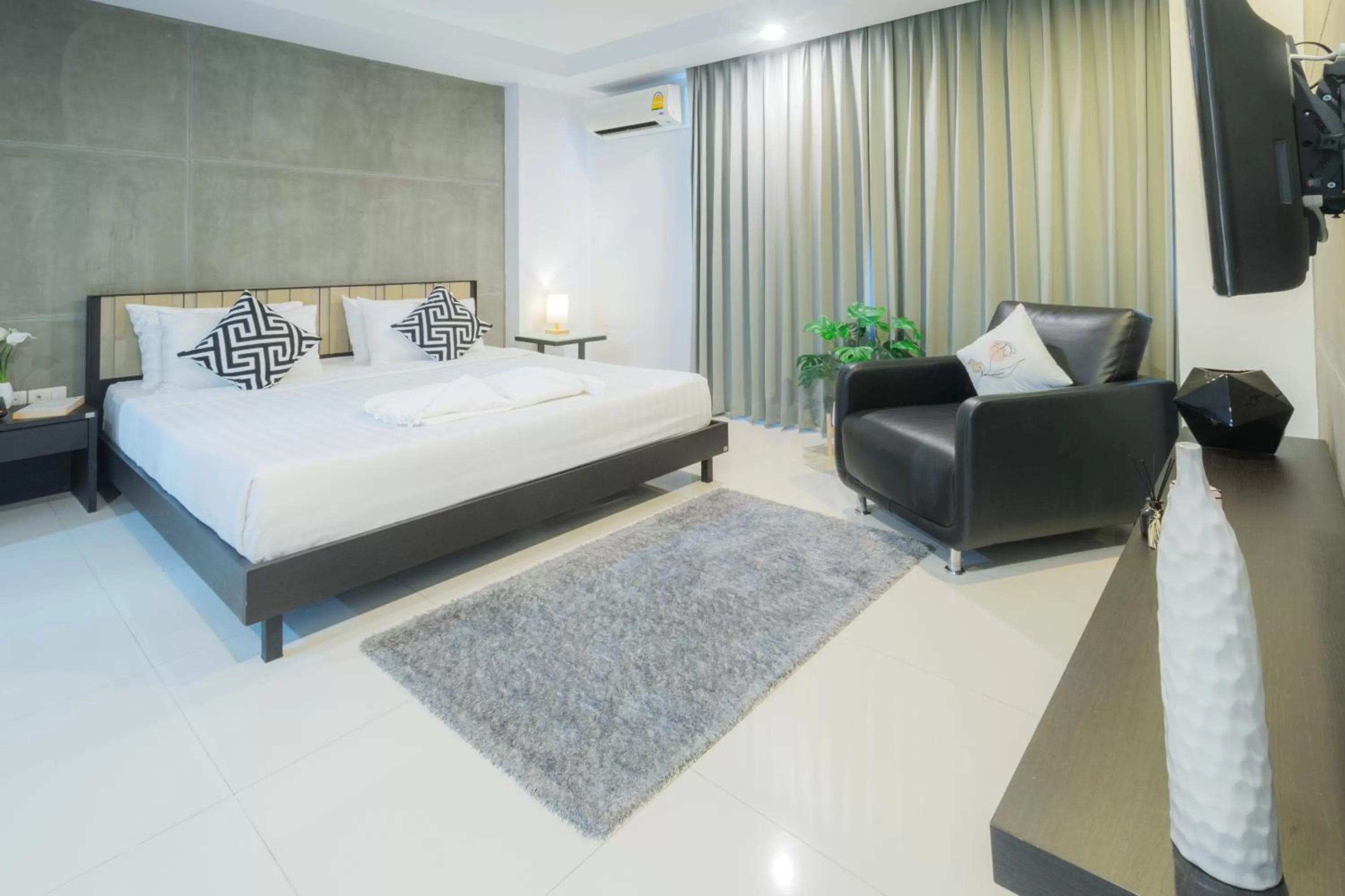 Bed in We Grand Ever 9