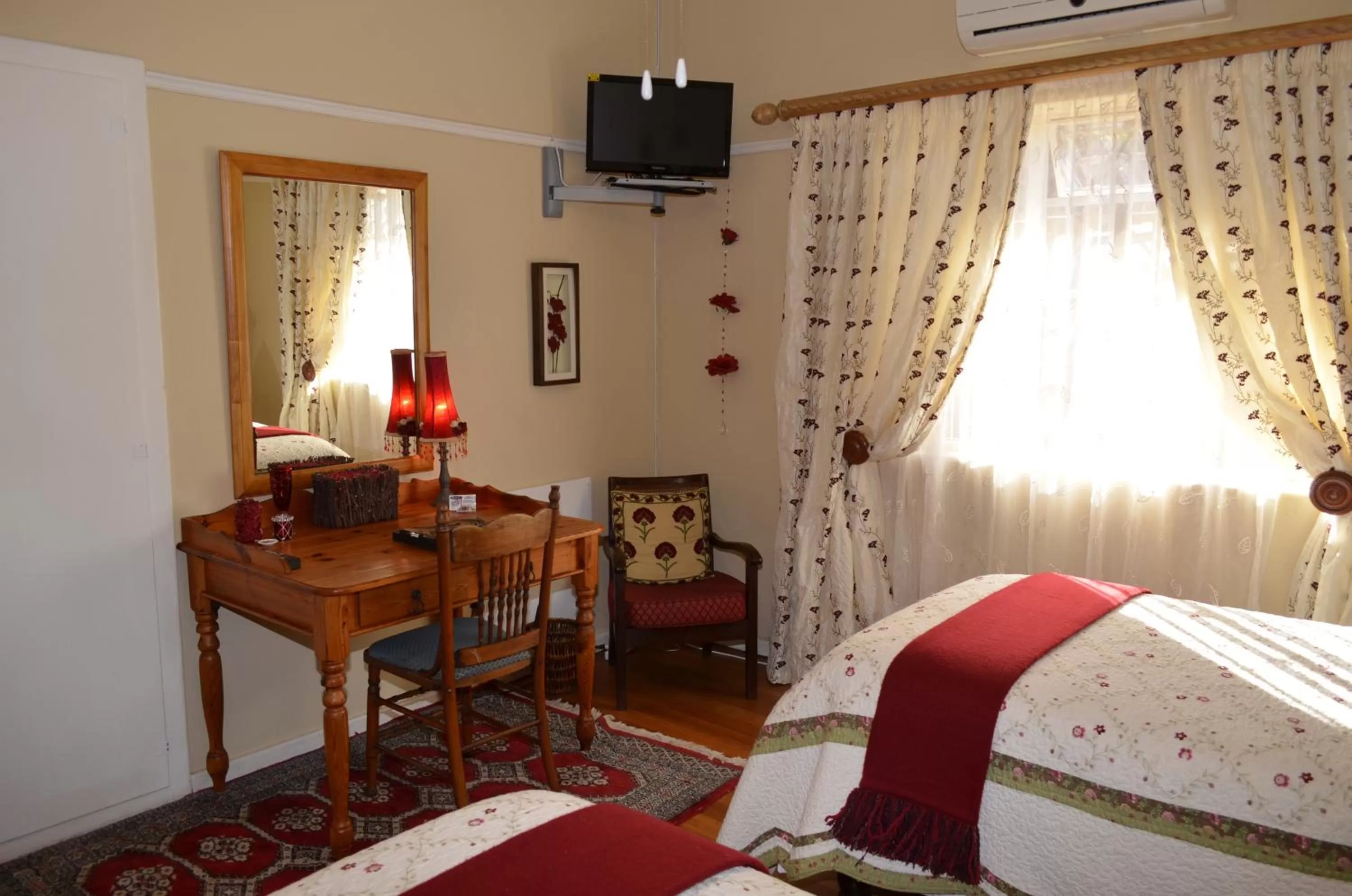 Bedroom, Bed in Beau & I