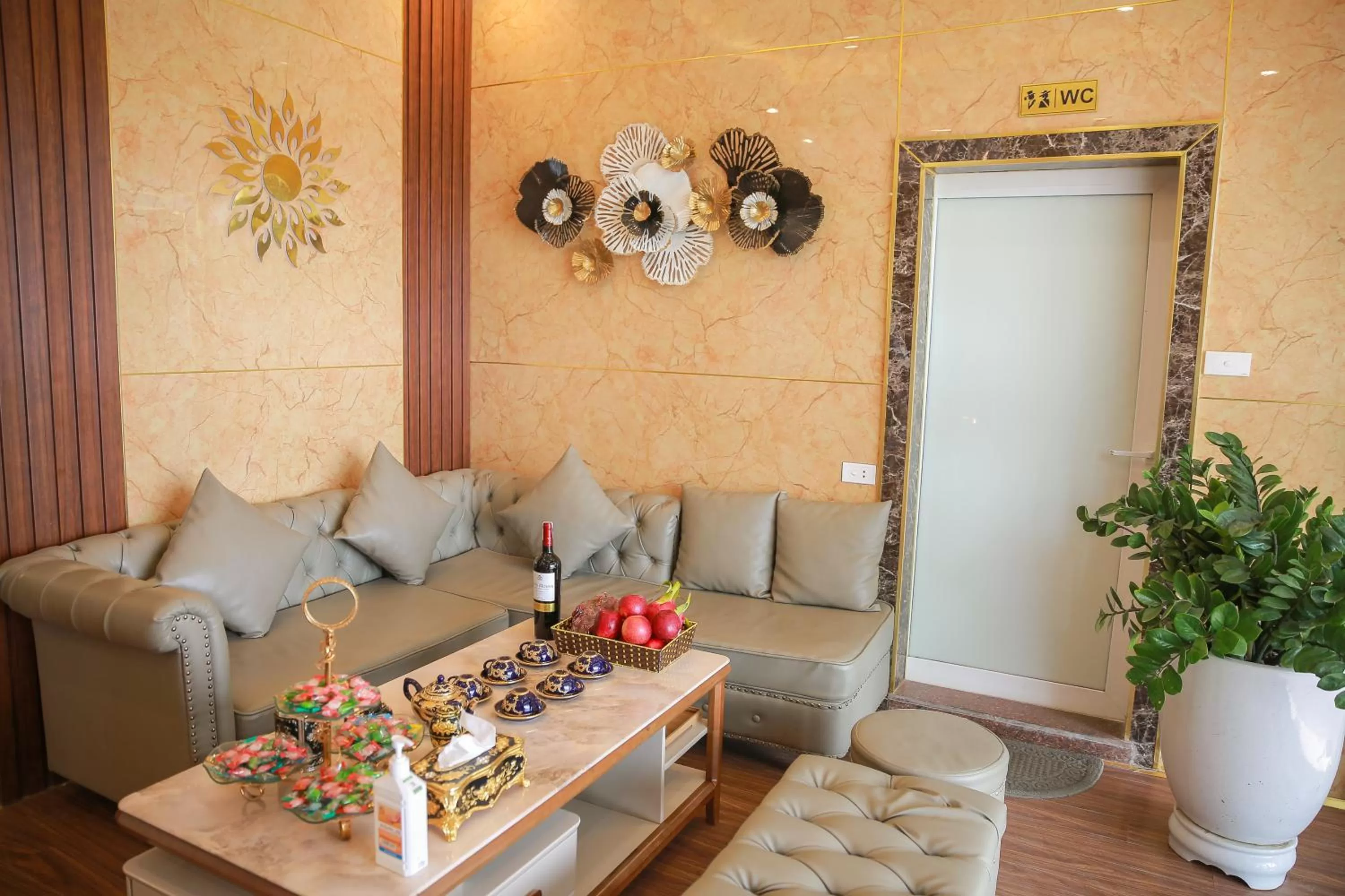 Toilet in Royal Hotel