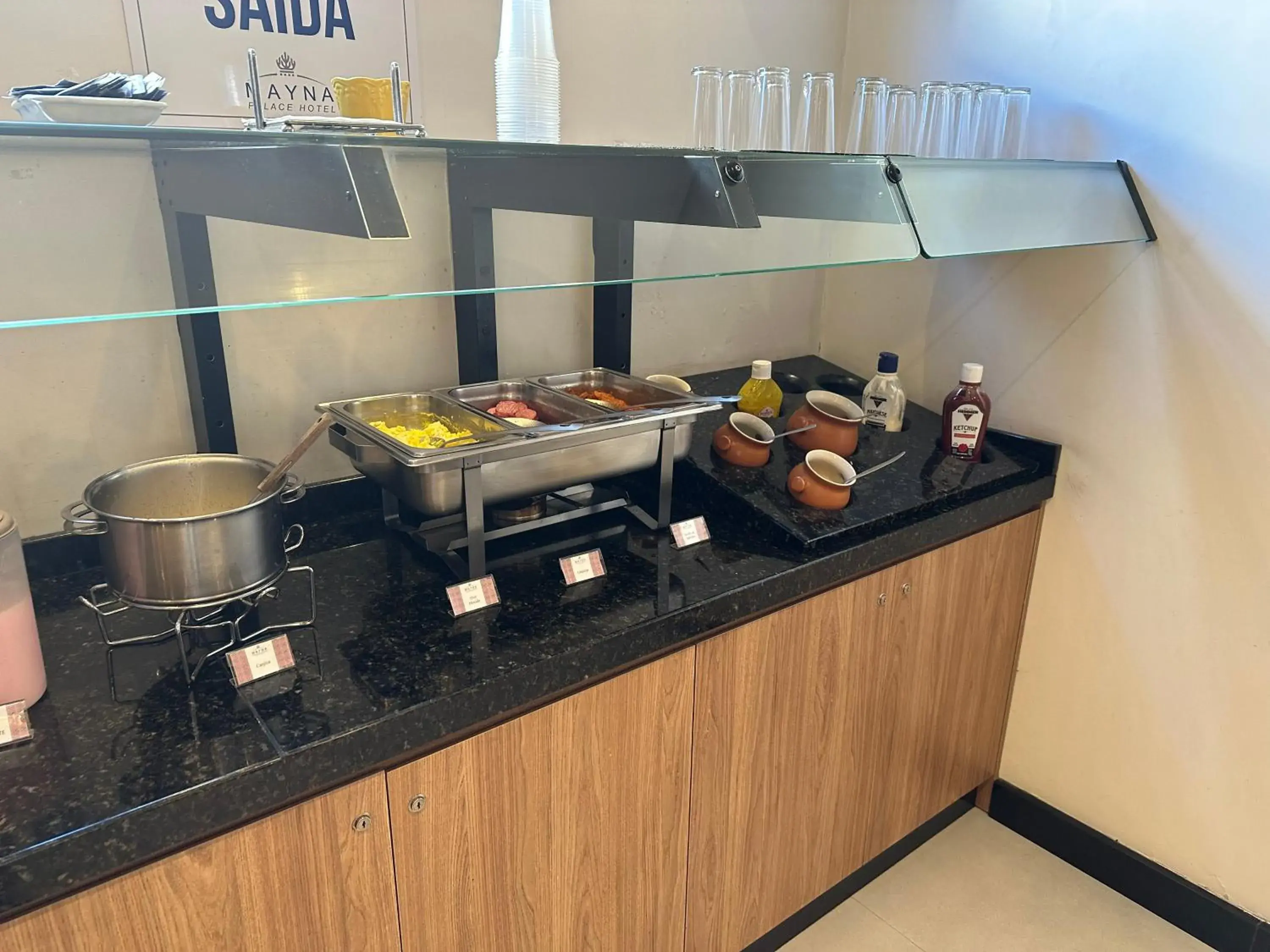 Buffet breakfast in Mayná Hotel Prudentópolis Centro Buffet breakfast in Mayná Hotel Prudentópolis Centro