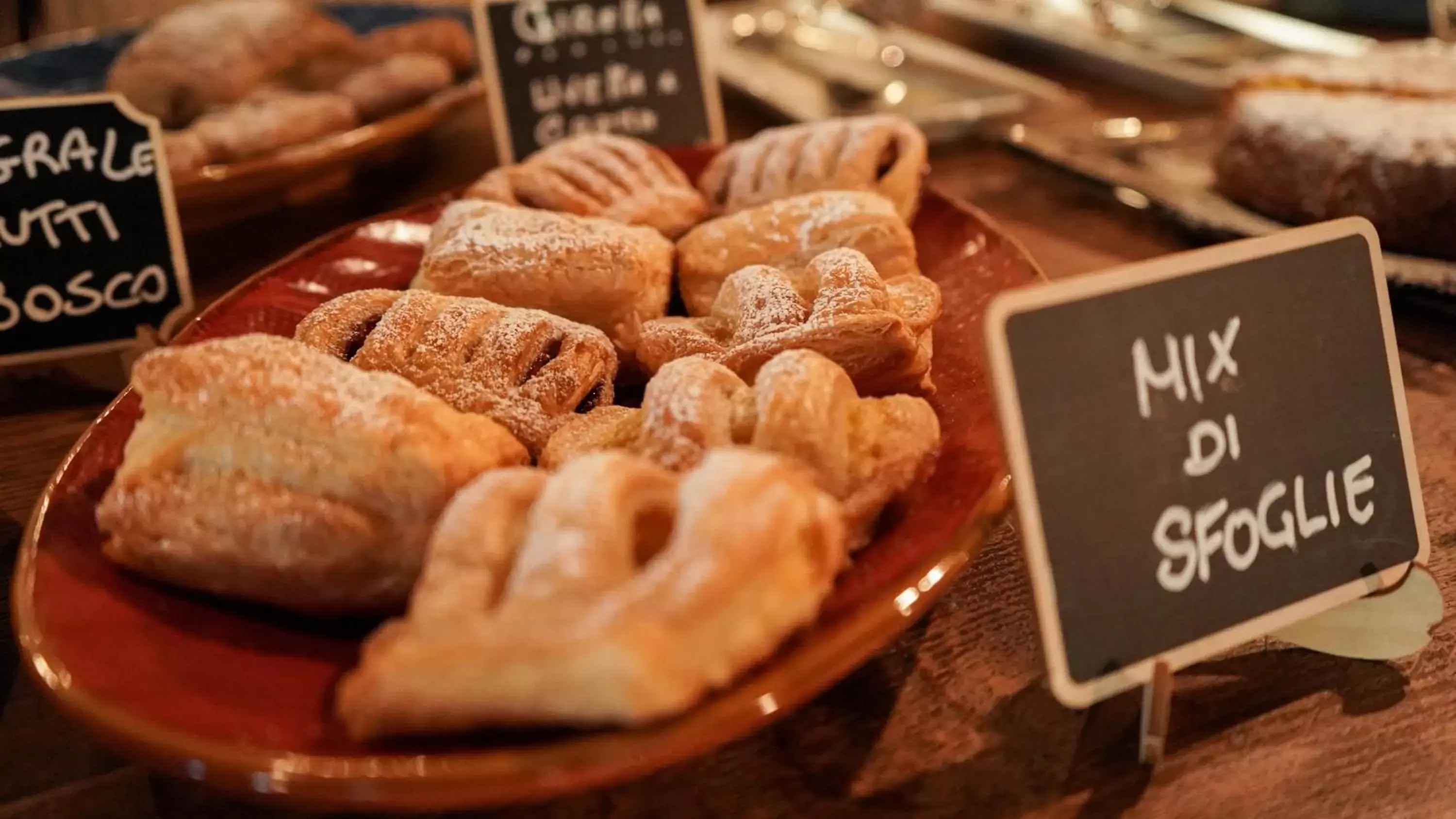 Breakfast in Country Hotel Le Querce