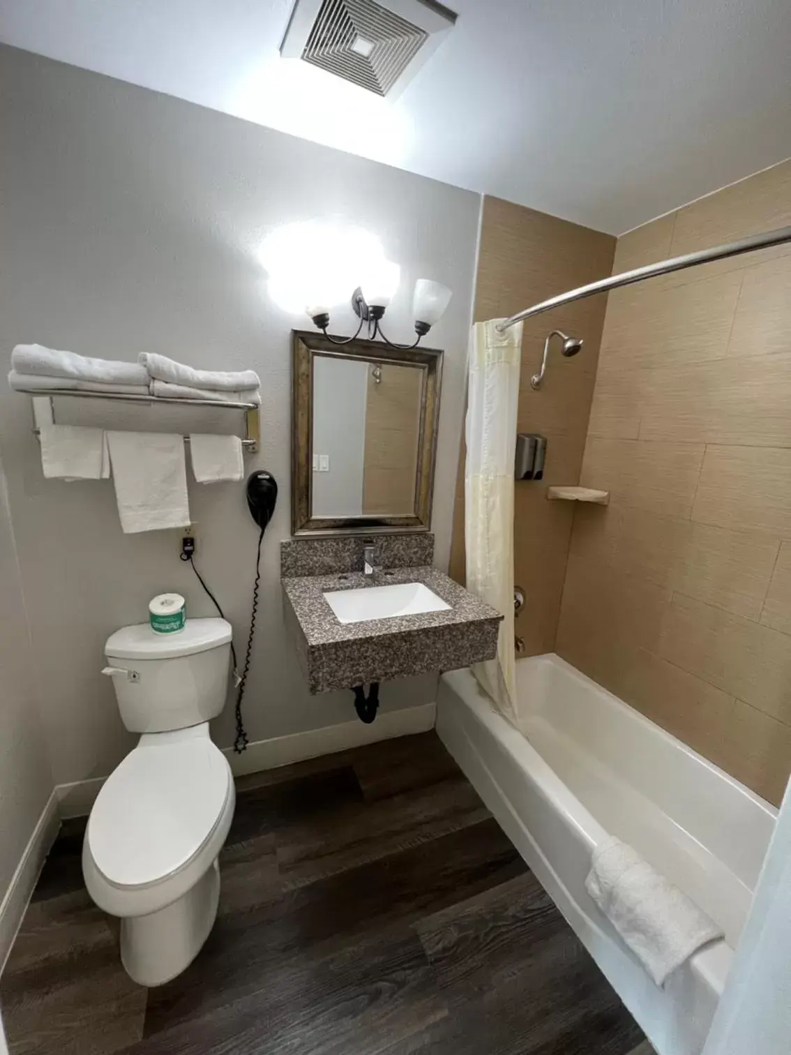 Toilet, Bathroom in Deluxe Inn Hawthorne/ LAX