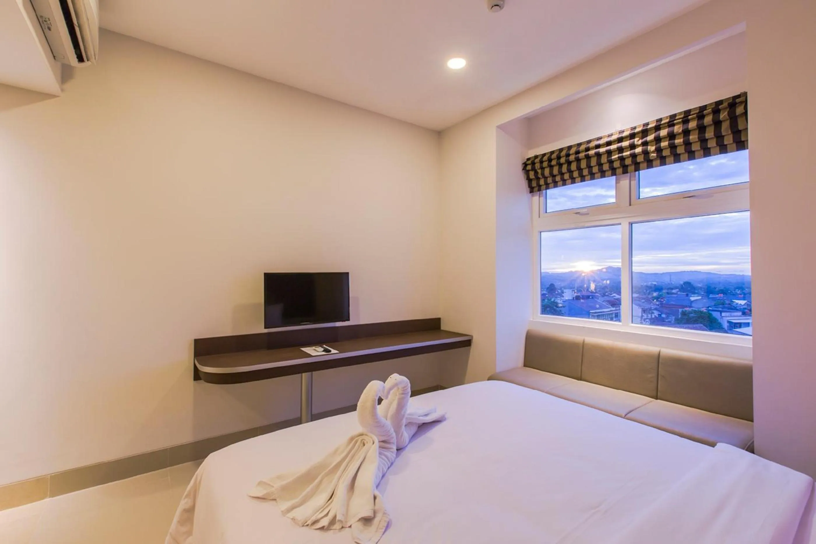 Bedroom, Bed in Sparks Odeon Sukabumi, ARTOTEL Curated